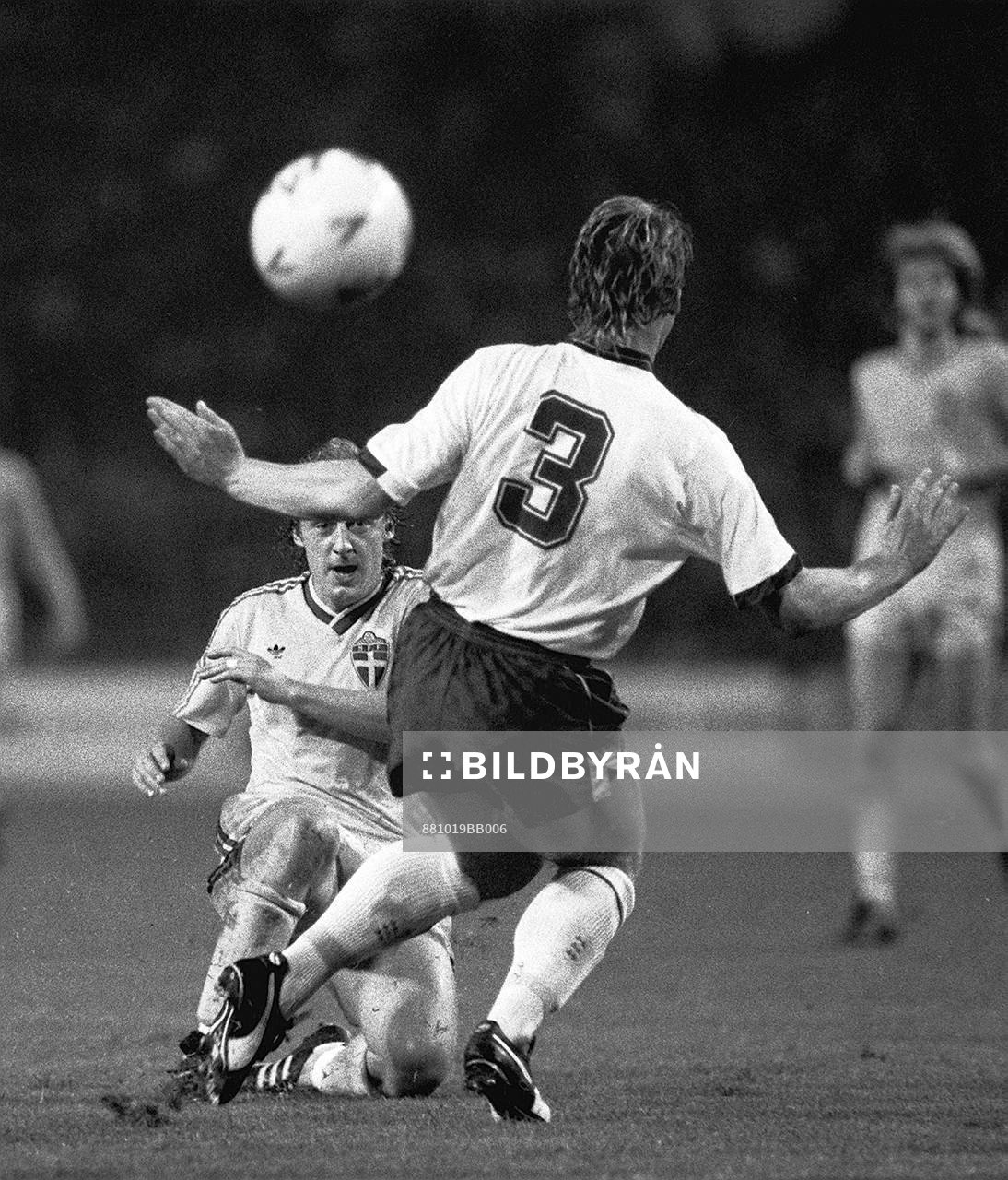 Tony Adams, England och Robert Prytz, Sverige