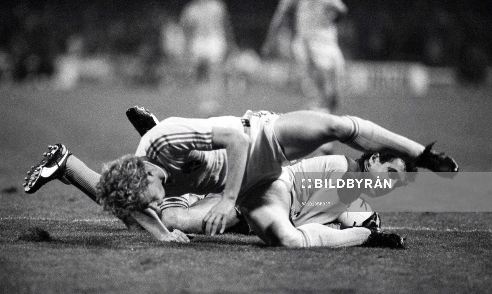 Johnny Ekström och Peter Shilton, målvakt, England