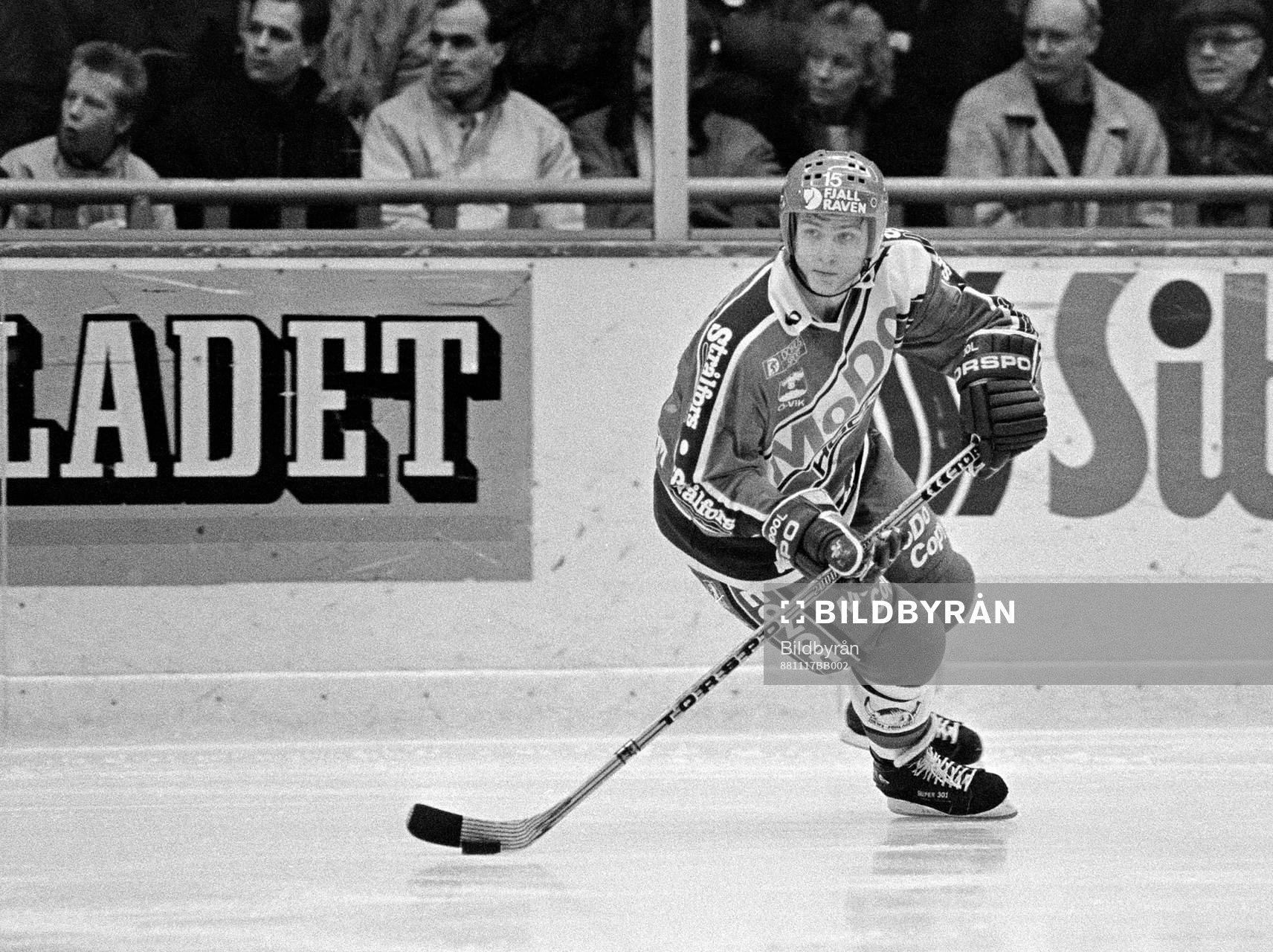 Ulf Sandström, Modo