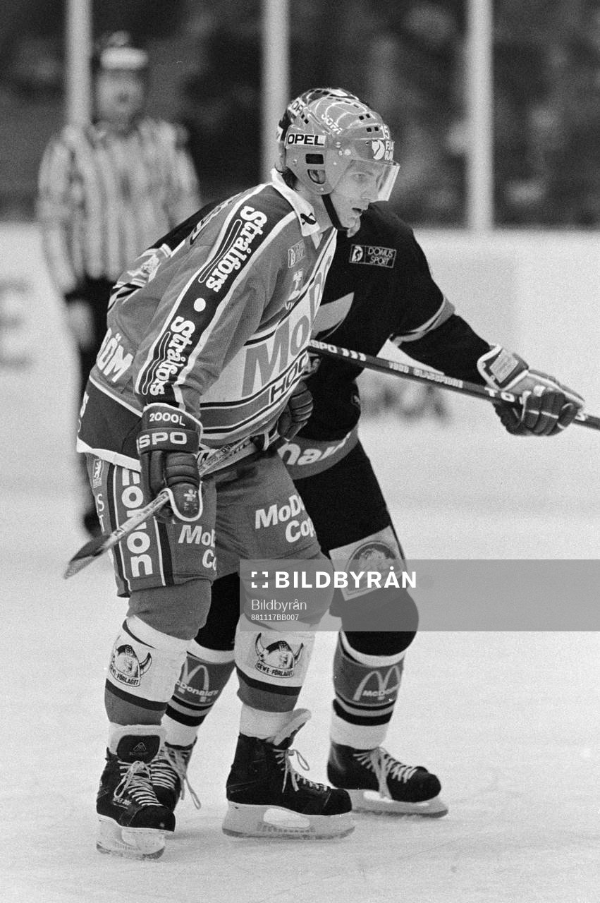 Ulf Sandström, Modo