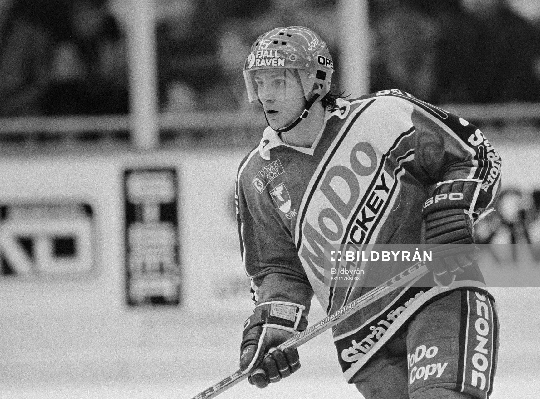 Ulf Sandström, Modo