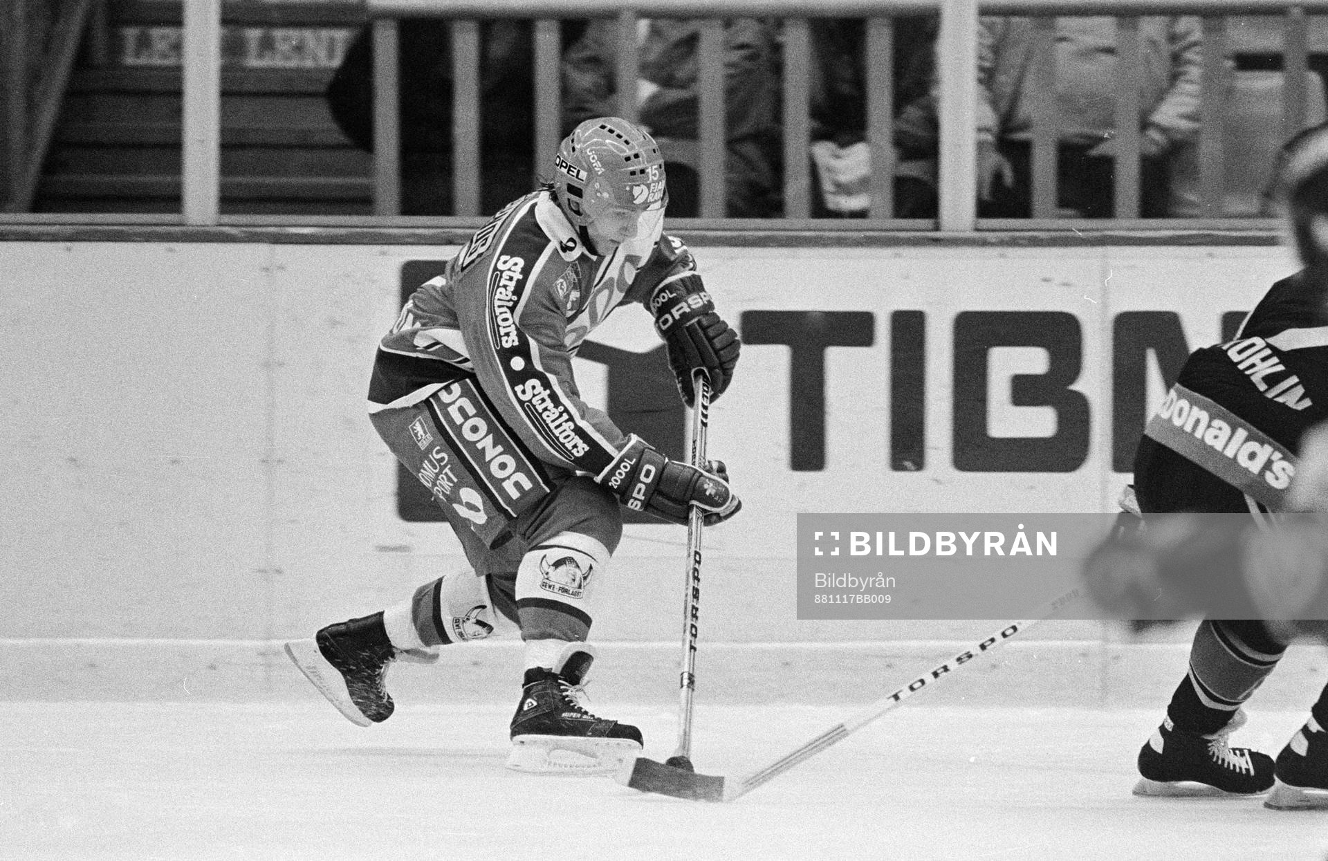 Ulf Sandström, Modo