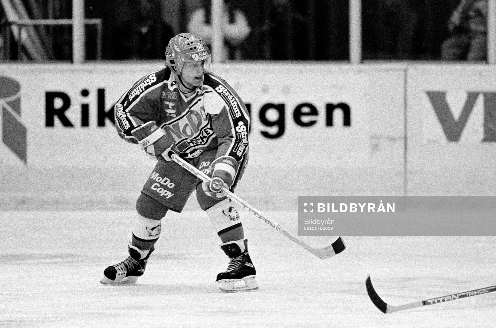 Lars Byström, Modo