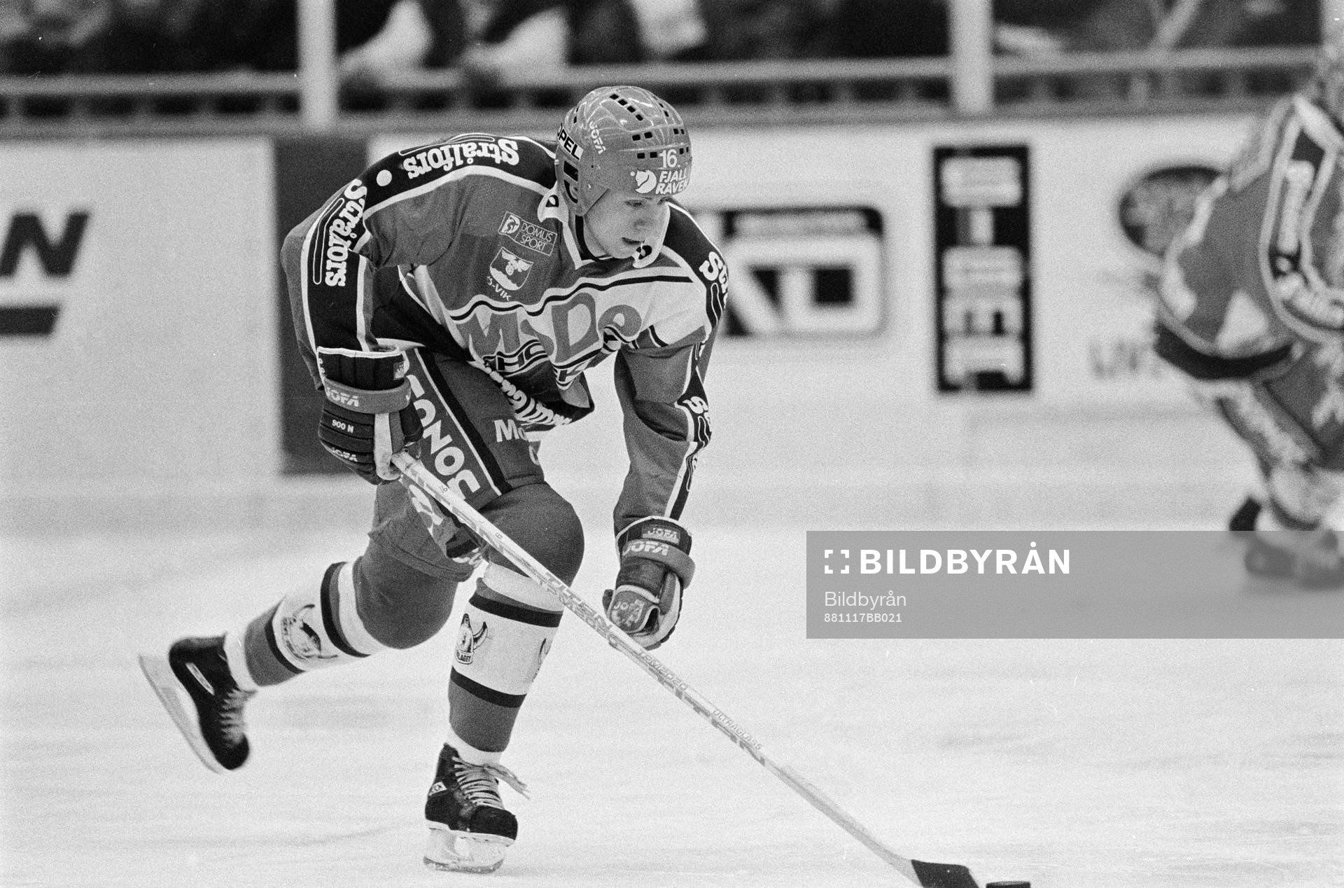 Mikael Ståhl, Modo