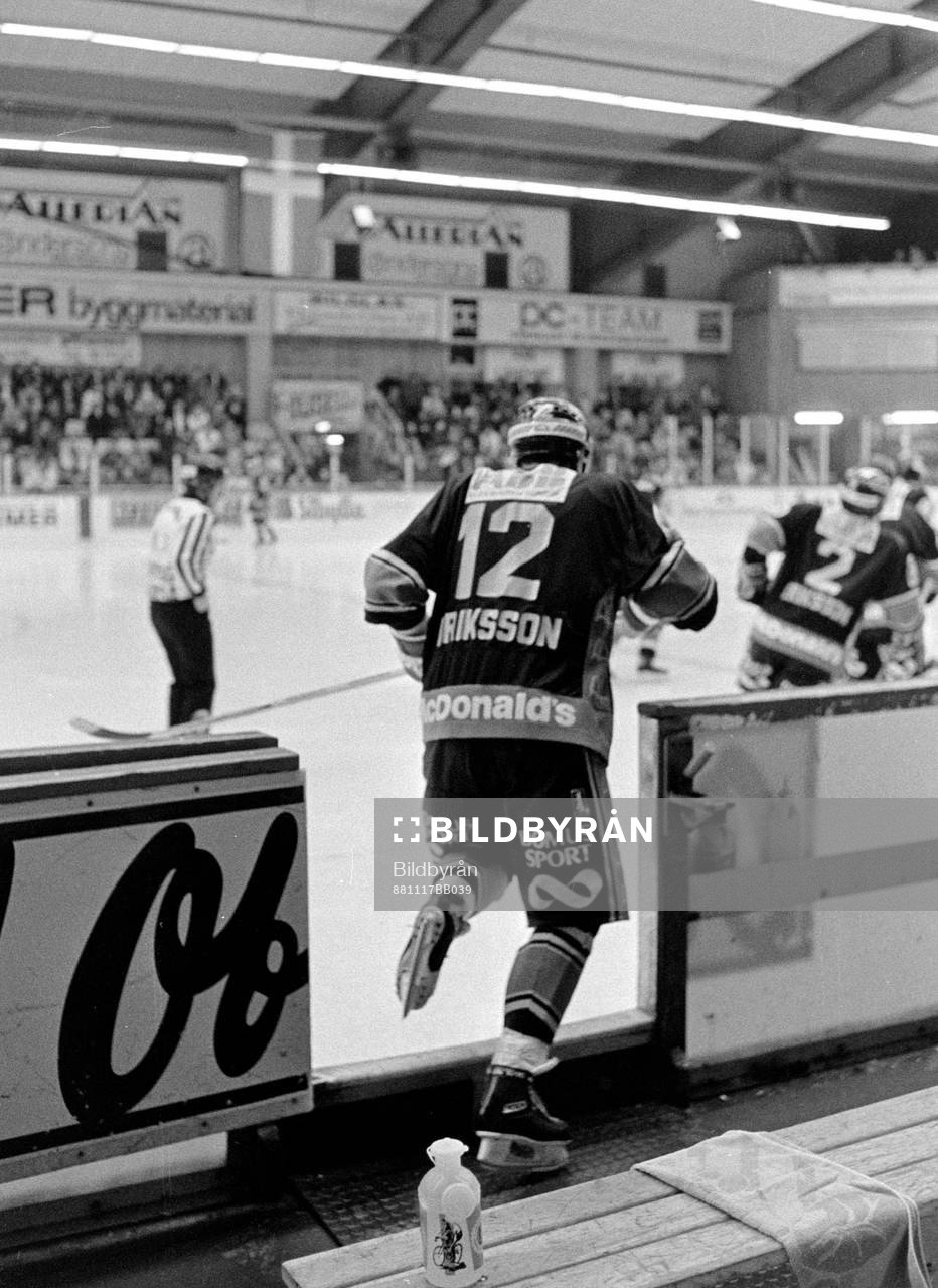 Roland Eriksson, Modo, går in på isen