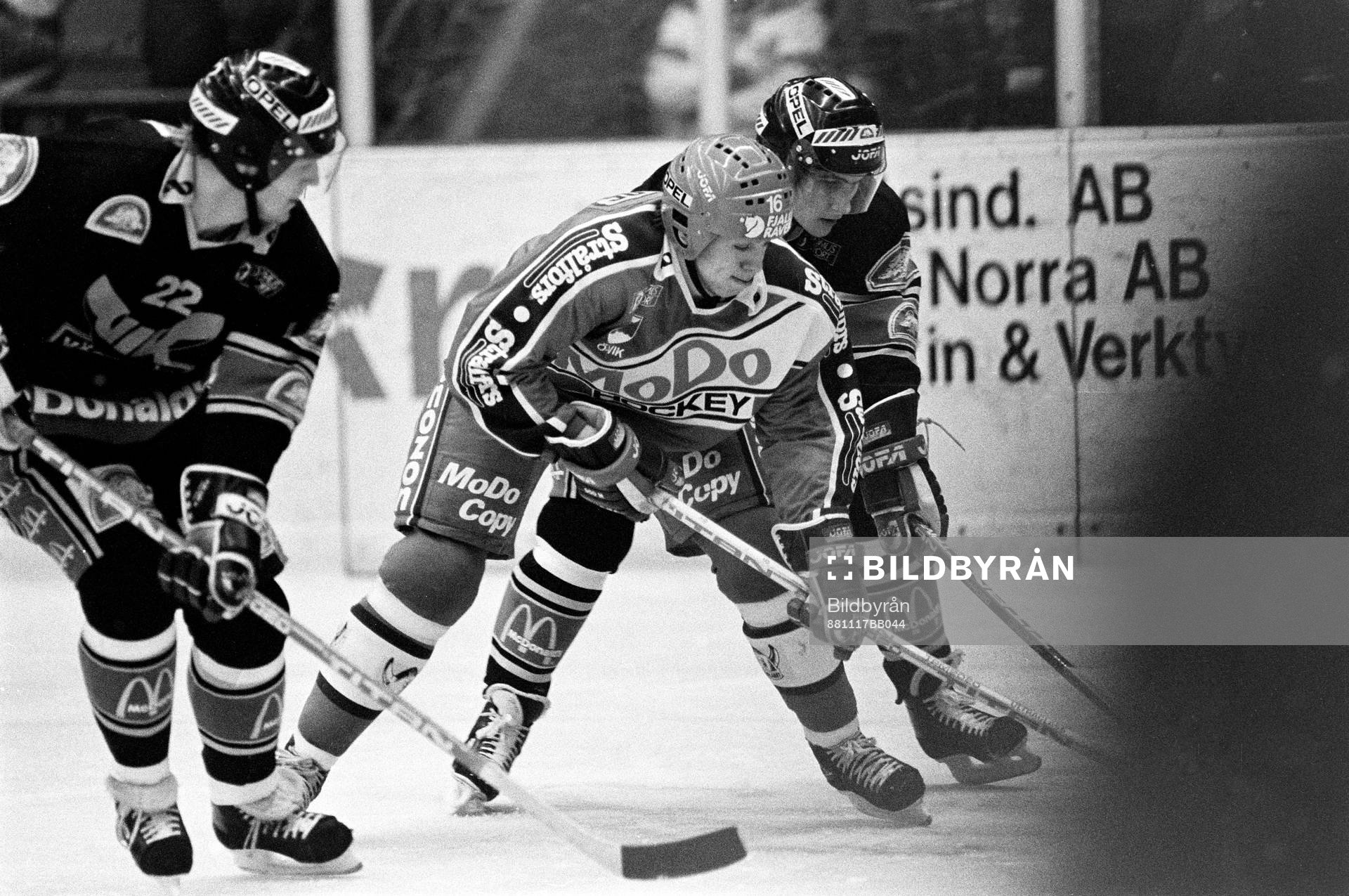 Mikael Ståhl, Modo