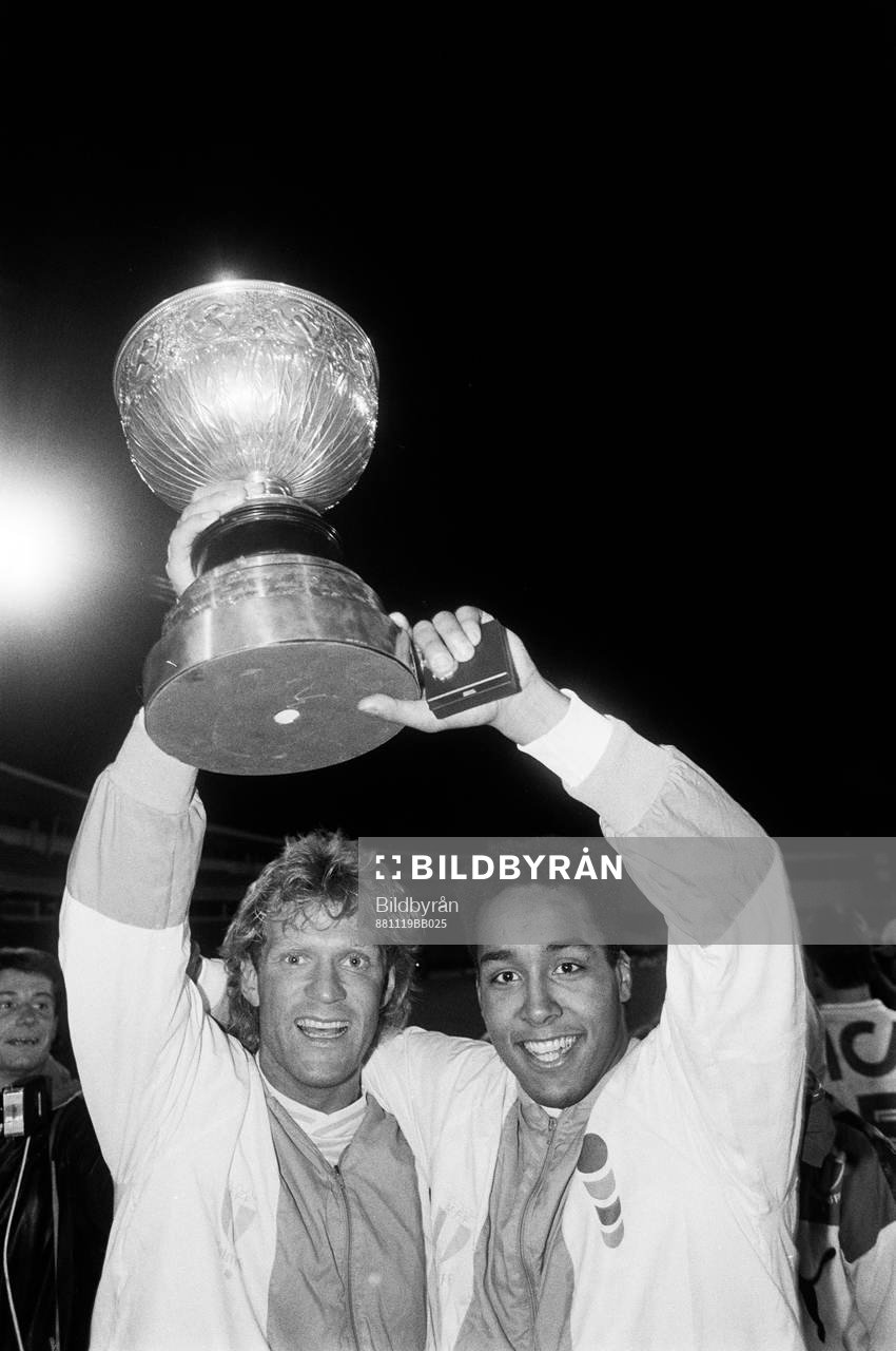  Håkan Lindman och Martin Dahlin, Malmö jublar efter segern.
© Bildbyrån - 12159