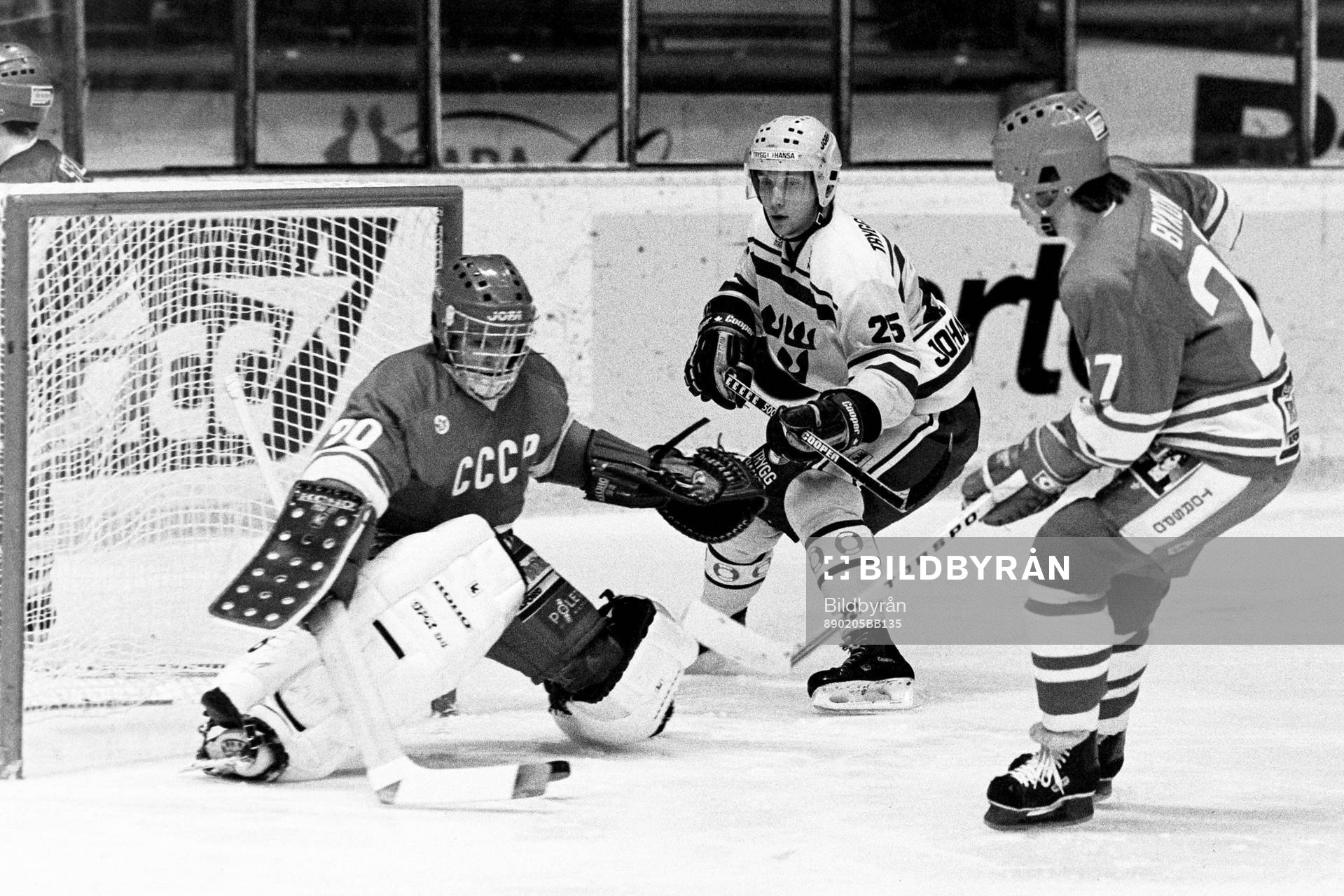 Mikael Johansson, Sverige oroar sovjets målvakt Artur Irbe