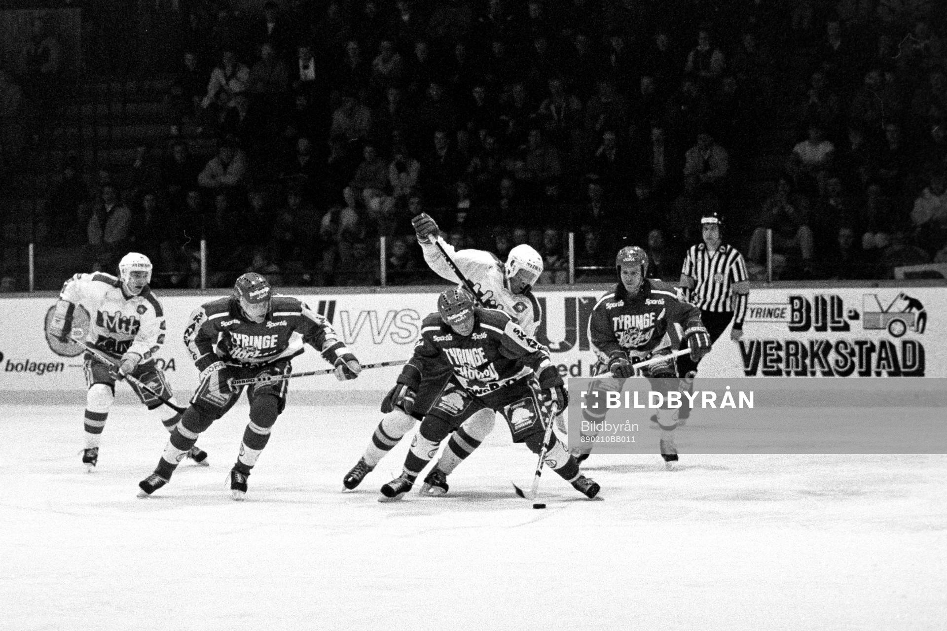 Malmös Patrik Gustafsson i kamp om pucken