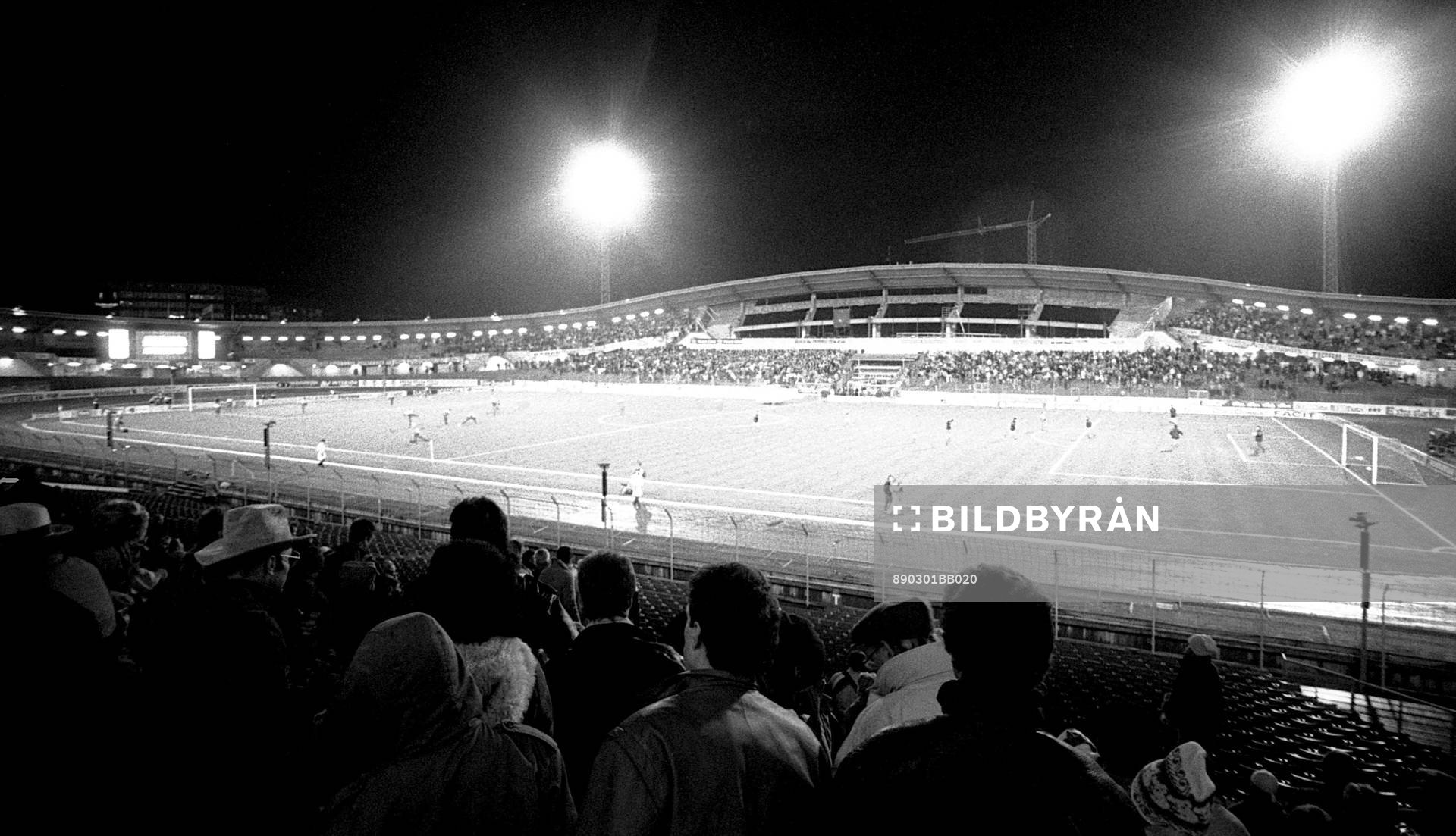 Nya Ullevi i kvällsljus