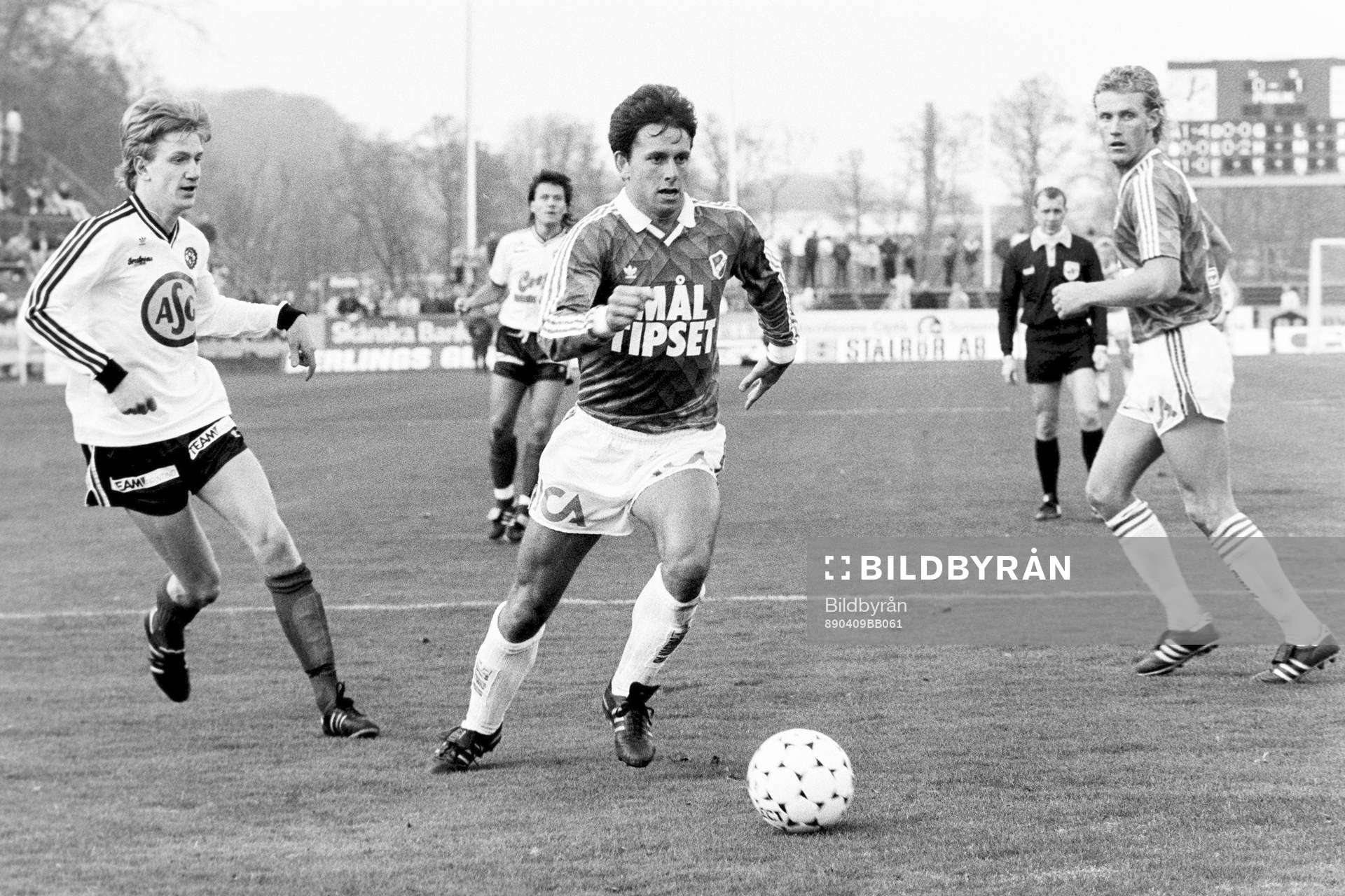 Halmstads målskytt Jan Jönsson med bollen