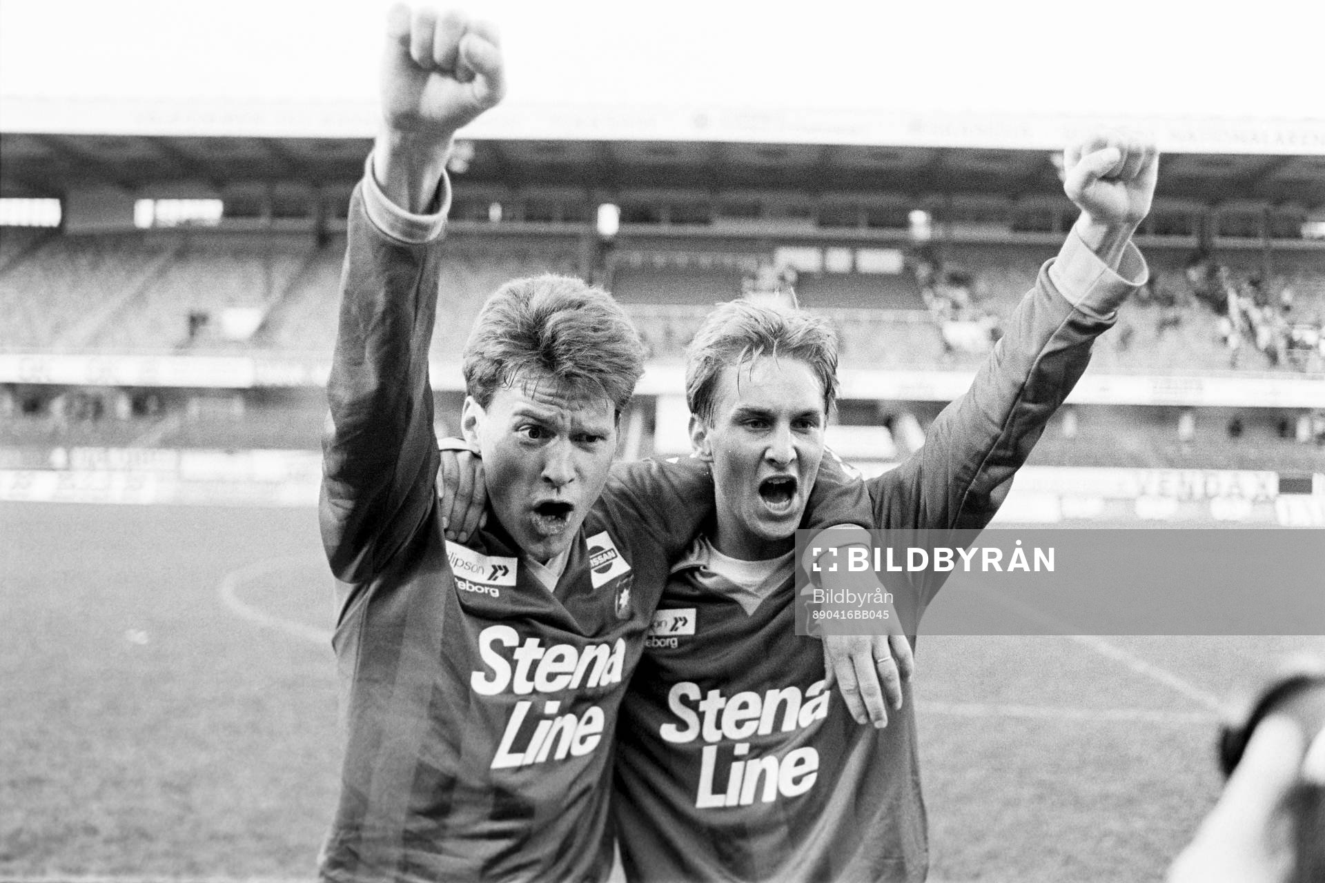 Thomas Blomberg och Fredrik Ader,  glada målskyttar i