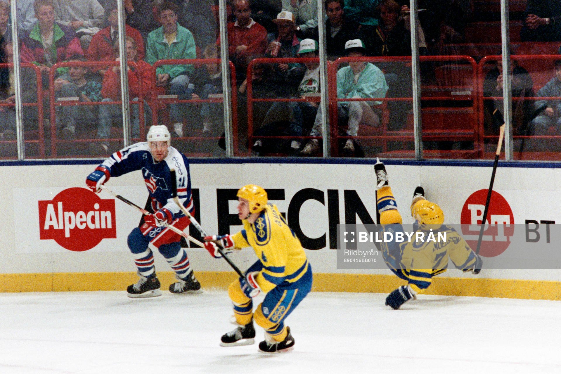 Tommy Samuelsson, Sverige åker in i sargen