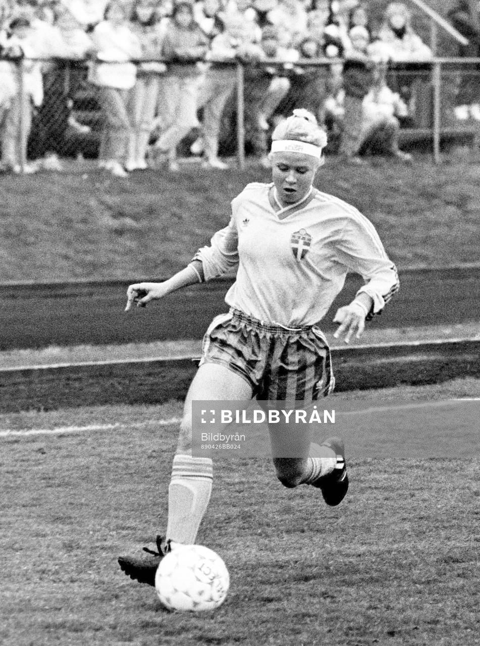Åsa Persson, Sverige med bollen