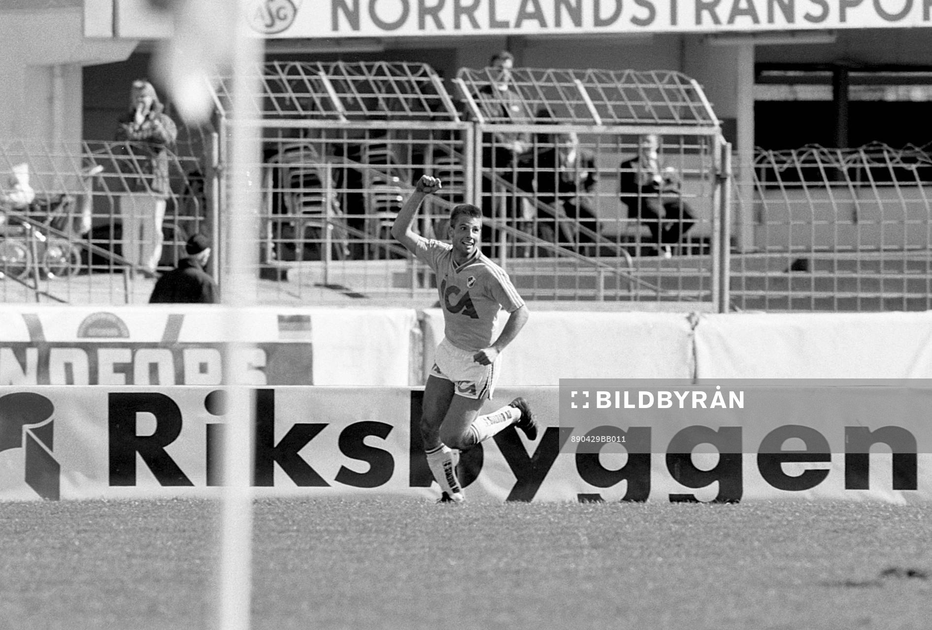  Jonas Dahlgren, Halmstad jublar efter gjort mål. 