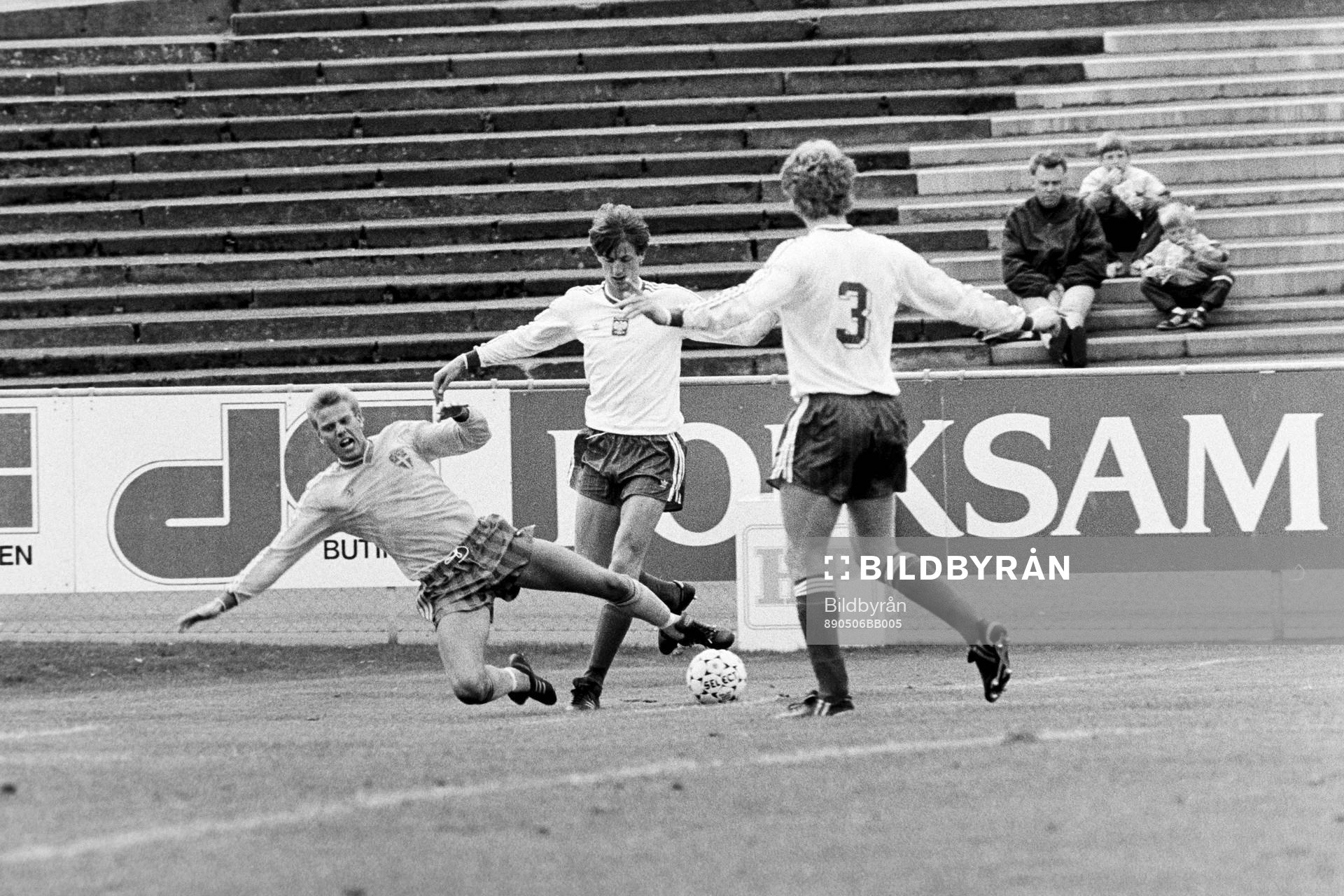 Fotboll, U21, EM-Kval, Sverige - Polen, 4-0: Hans Eklund, Sverige fälls.