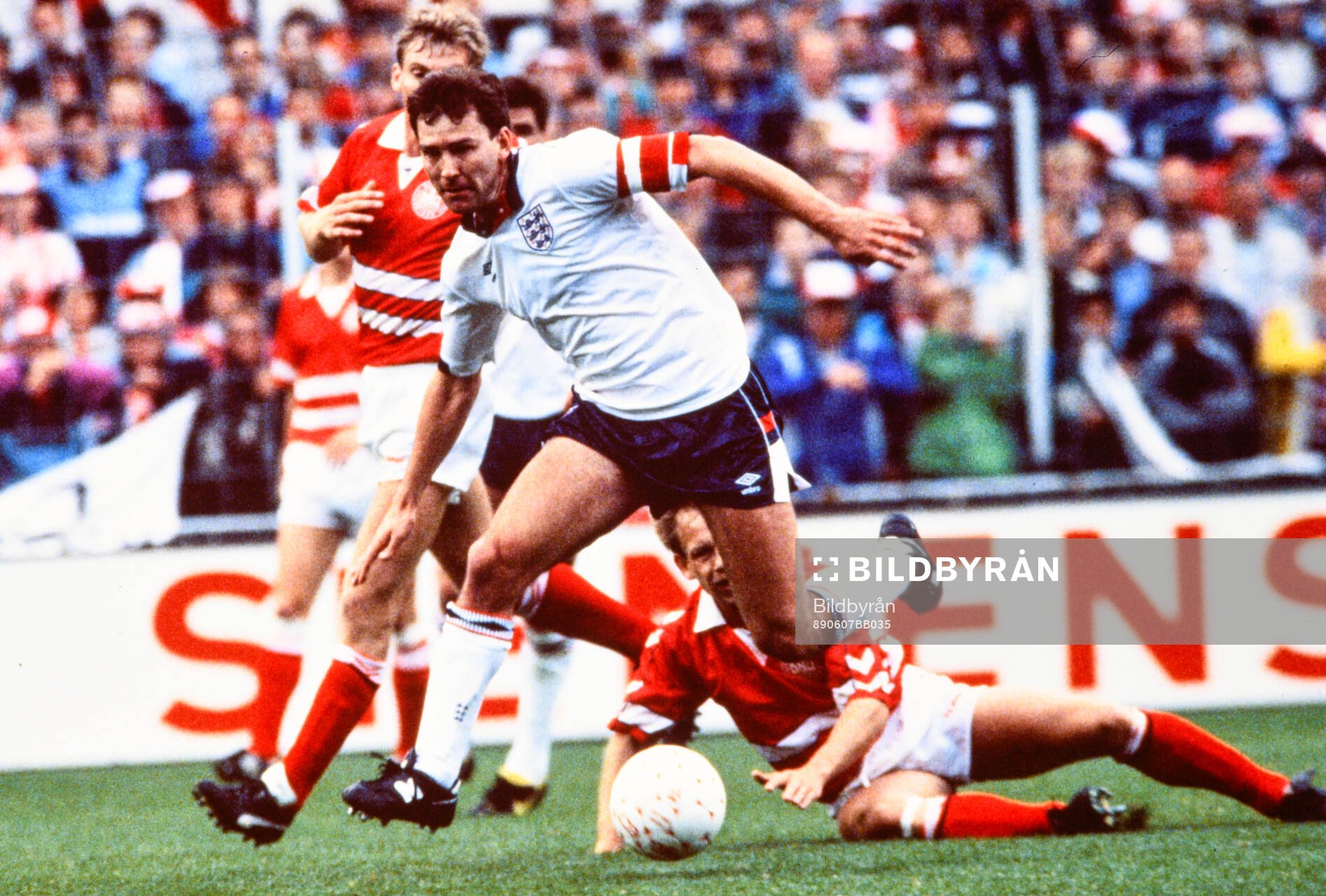 Englands Bryan Robson. Football, Friendly, Denmark v