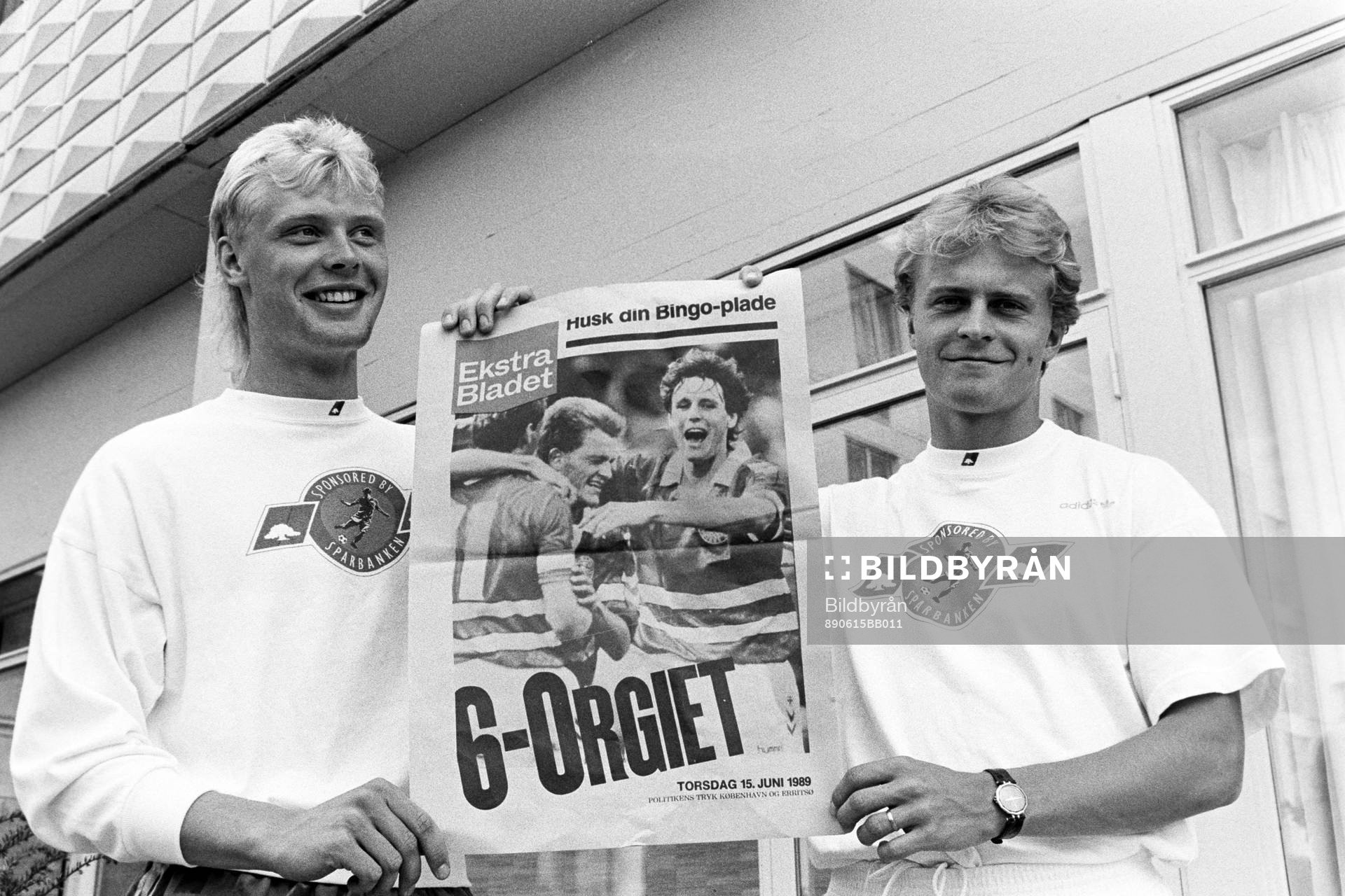 Klas Ingesson och Jonas Thern med en löpsedel