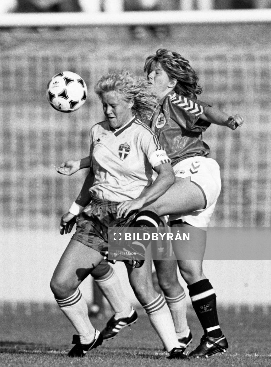 Ingrid Johansson med bollen