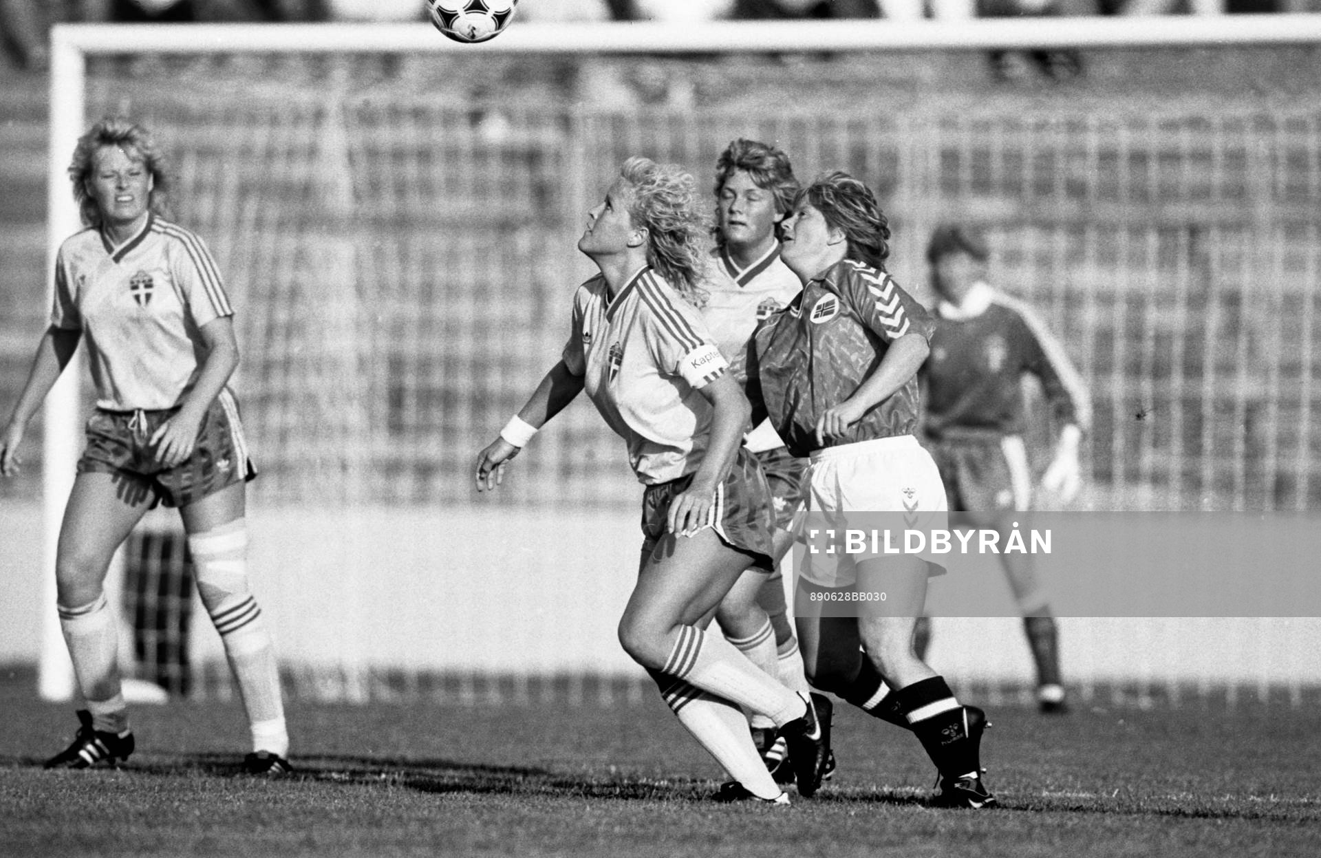 Ingrid Johansson med bollen