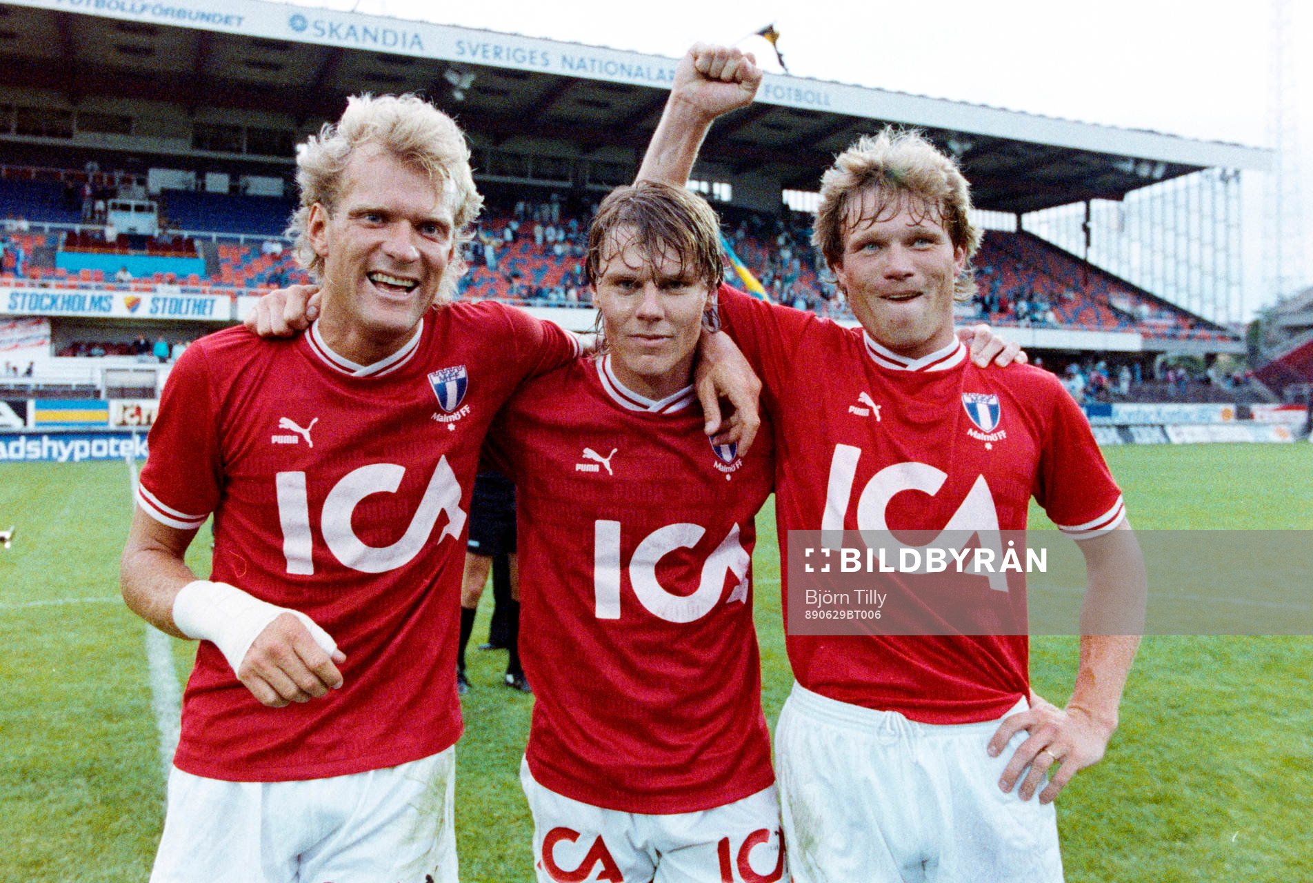 Fotboll, Svenska Cupen, Final, Malmö FF - Djurgården, 3-0: Malmös målskyttar Håkan Lindman, Joakim Nilsson och Leif Engqvist jublar efter segern.