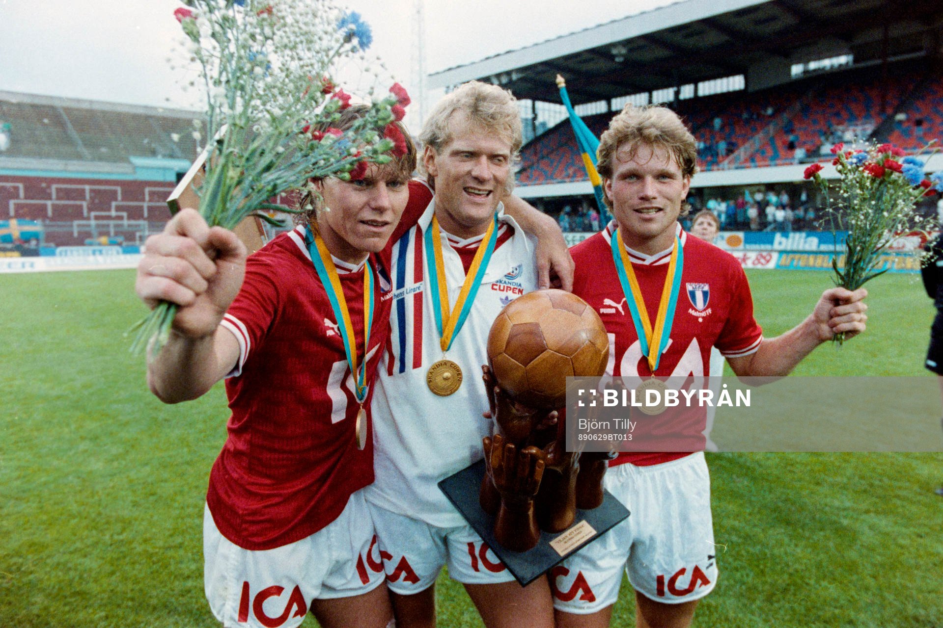 Fotboll, Svenska Cupen, Final, Malmö FF - Djurgården, 3-0: Malmös målskyttar efter segern. Fr. v Joakim Nilsson, Håkan Lindman och Leif Engqvist.