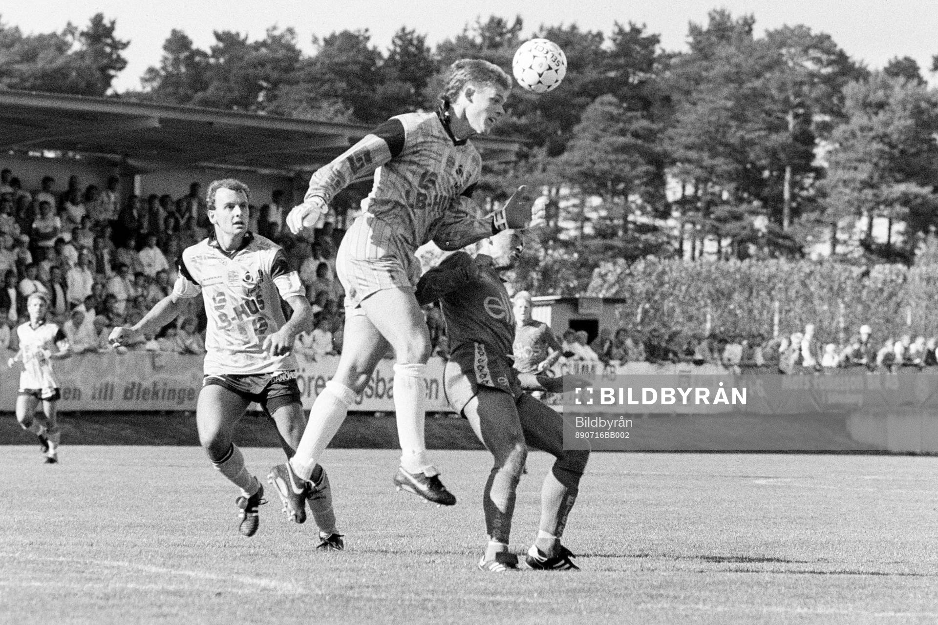 Staffan Andersson, Mjällby vinner en luftduell