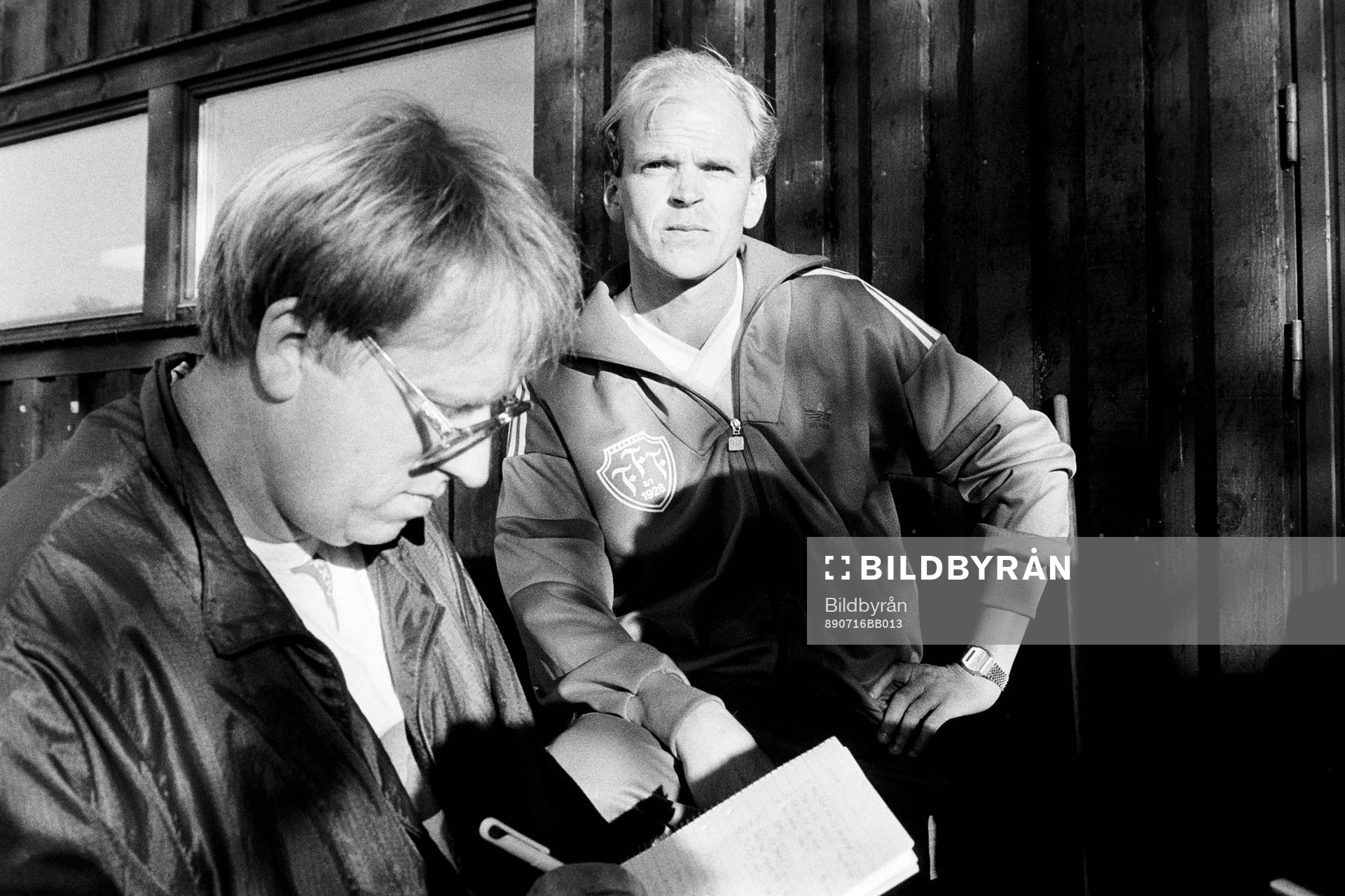Falkenbergs tränare Olle Kristensson möter pressen