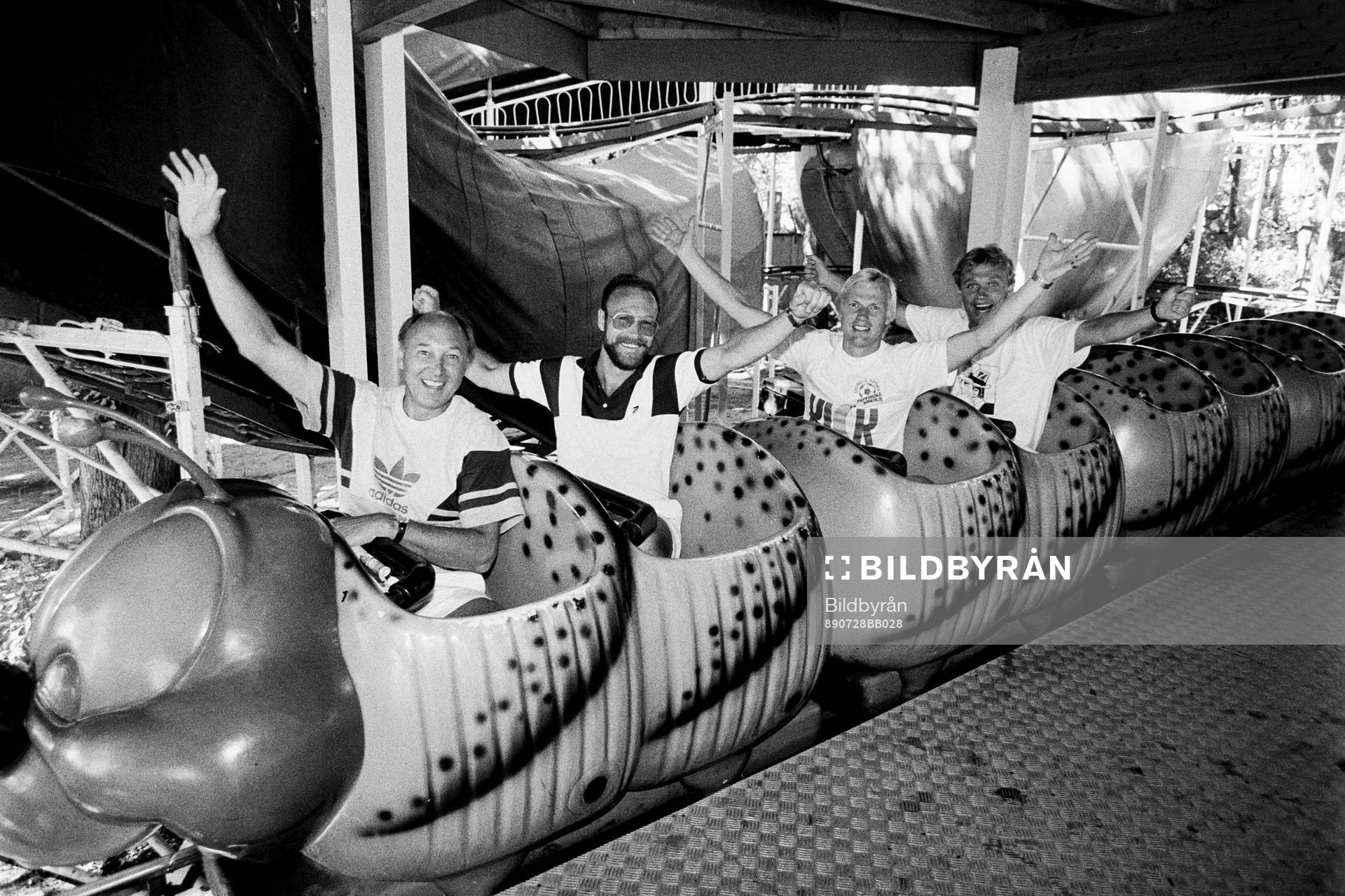 Fotboll, World Masters Game, förhands: Besök på Tivoli. Fr. v Lars Arnesson, förbundskapten, Johny Erlandsson, Håkan Arvidsson och Benno Magnusson.