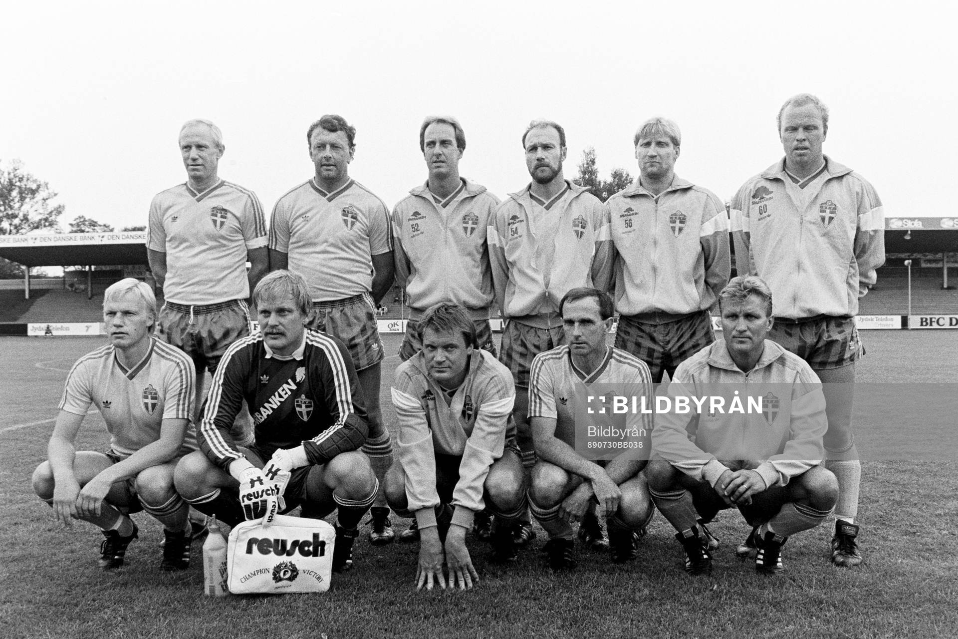 Fotboll, World Masters Game, Sverige - Sovjet, 2-1: Sveriges startelva. Bakre raden fr.v Björn Nordqvist, Per-Olof Bild, Mats Nordgren, Johny Erlandsson, Billy Ohlsson och Thomas Ahlström. Främre raden fr.v Håkan Arvidsson, Ronnie Hellström, målvakt, Pär-Olof Ohlsson, Sten Pålsson och Thomas Larsson.