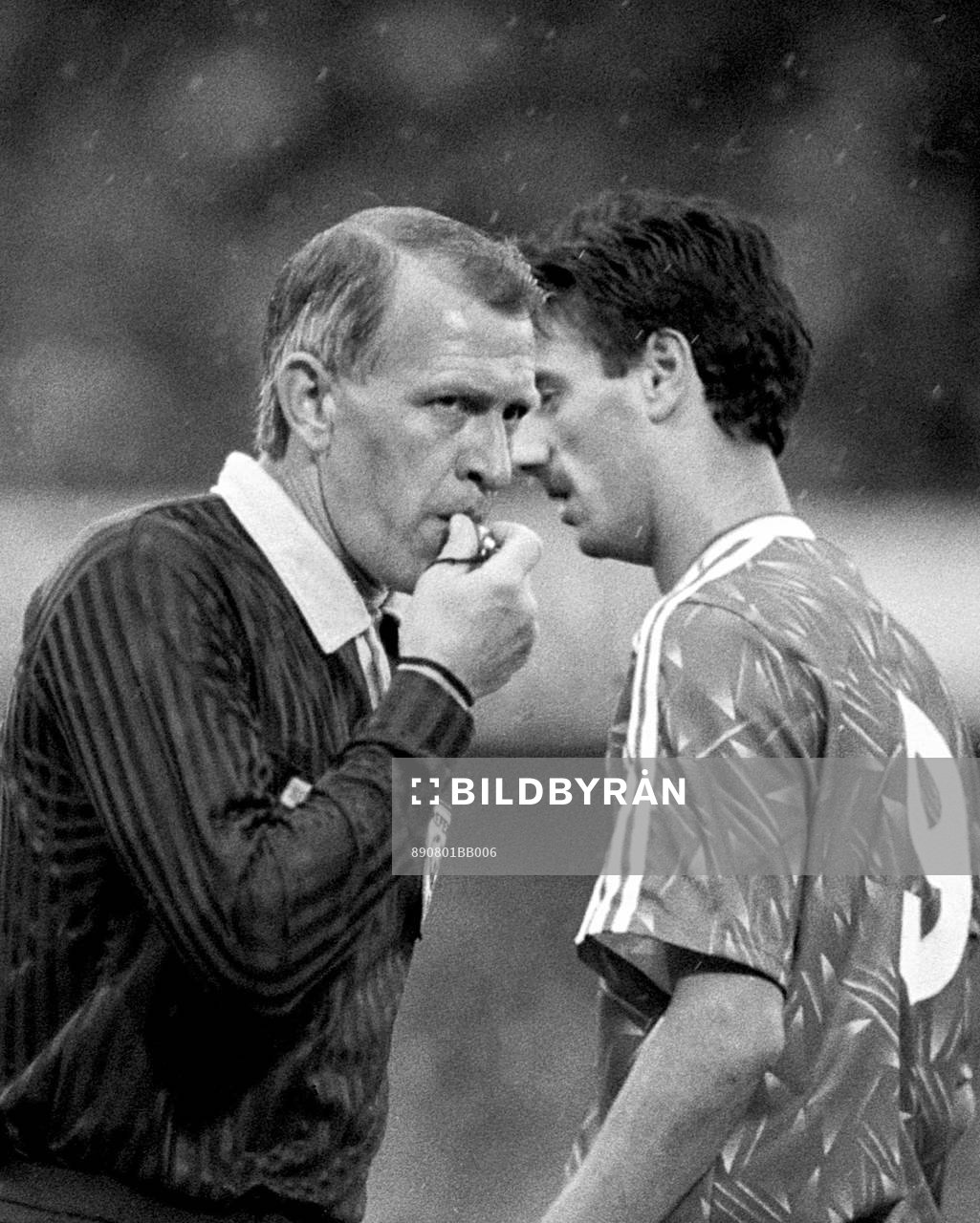 Domaren Erik Fredriksson och Ian Rush, Liverpool