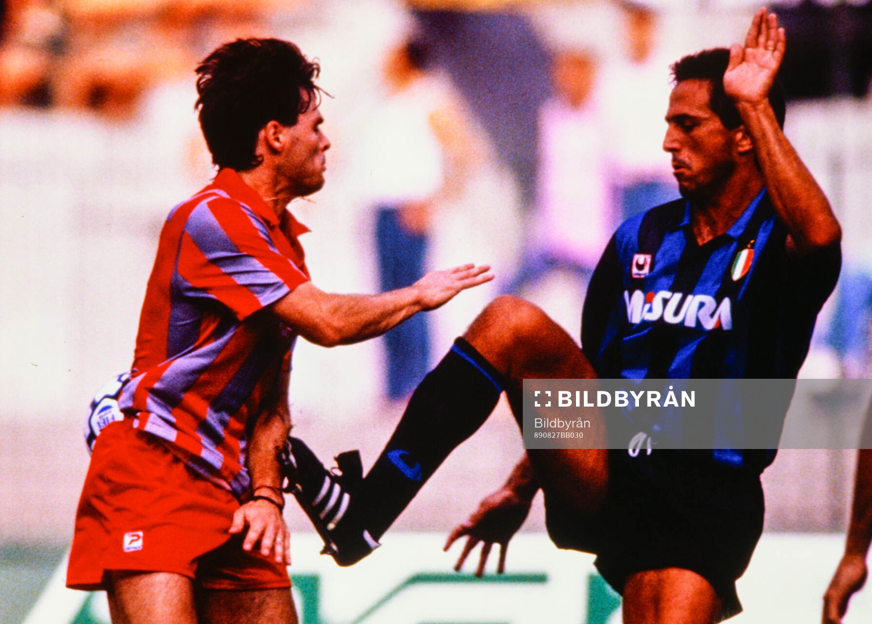 Inters Gianfranco Matteoli kicks Cremoneses Anders Limpar