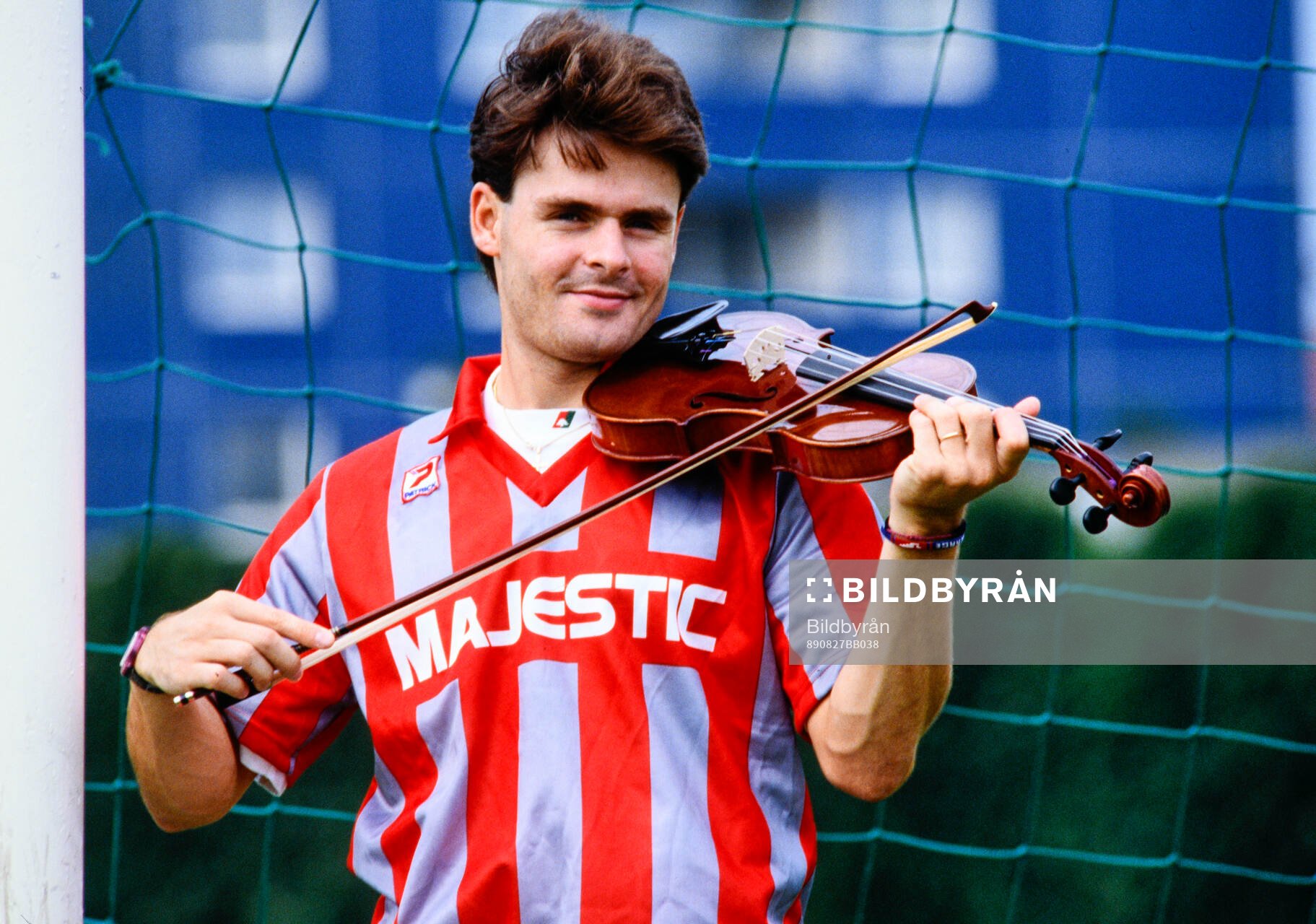 Anders Limpar of Cremonese with a violin