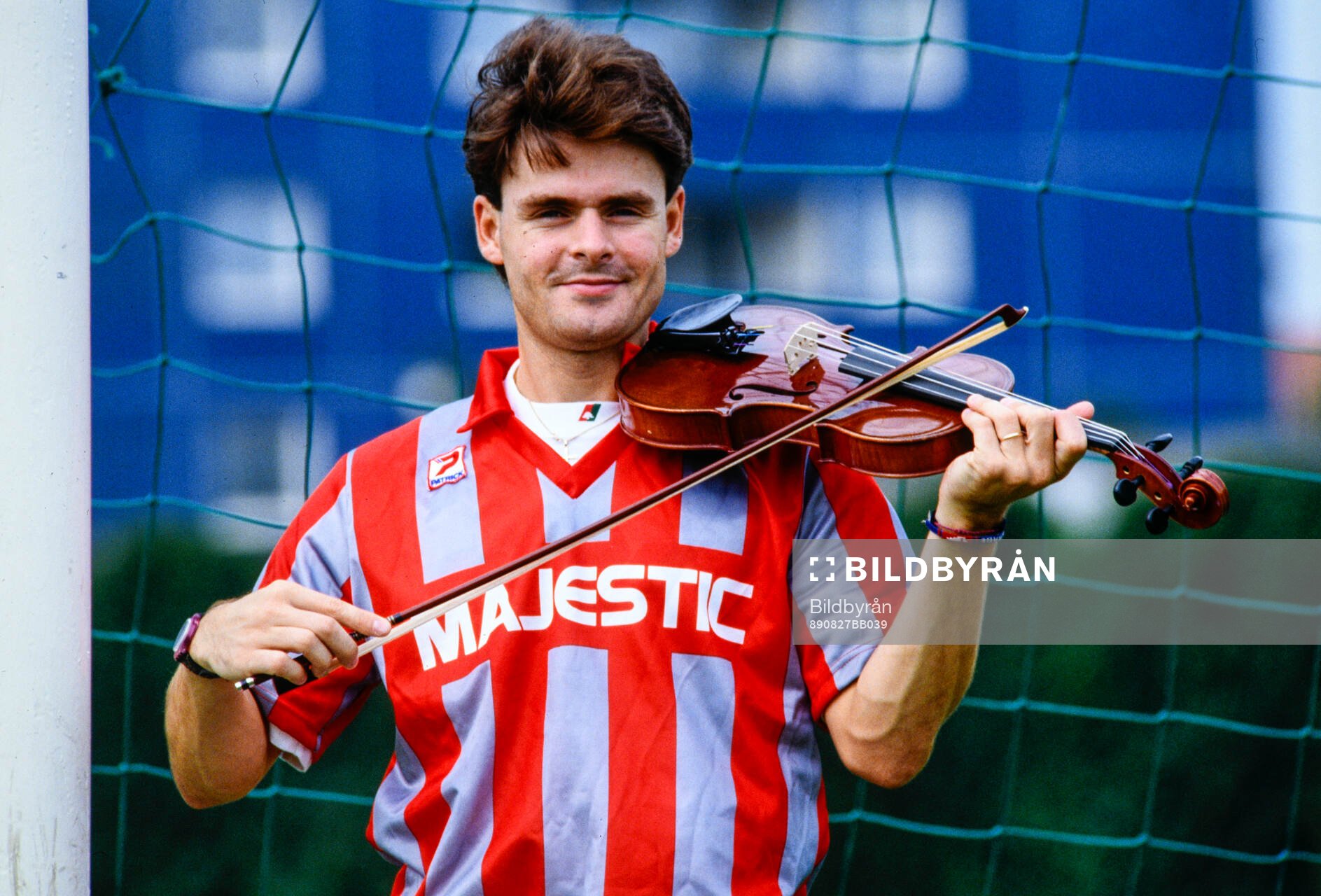 Anders Limpar of Cremonese with a violin