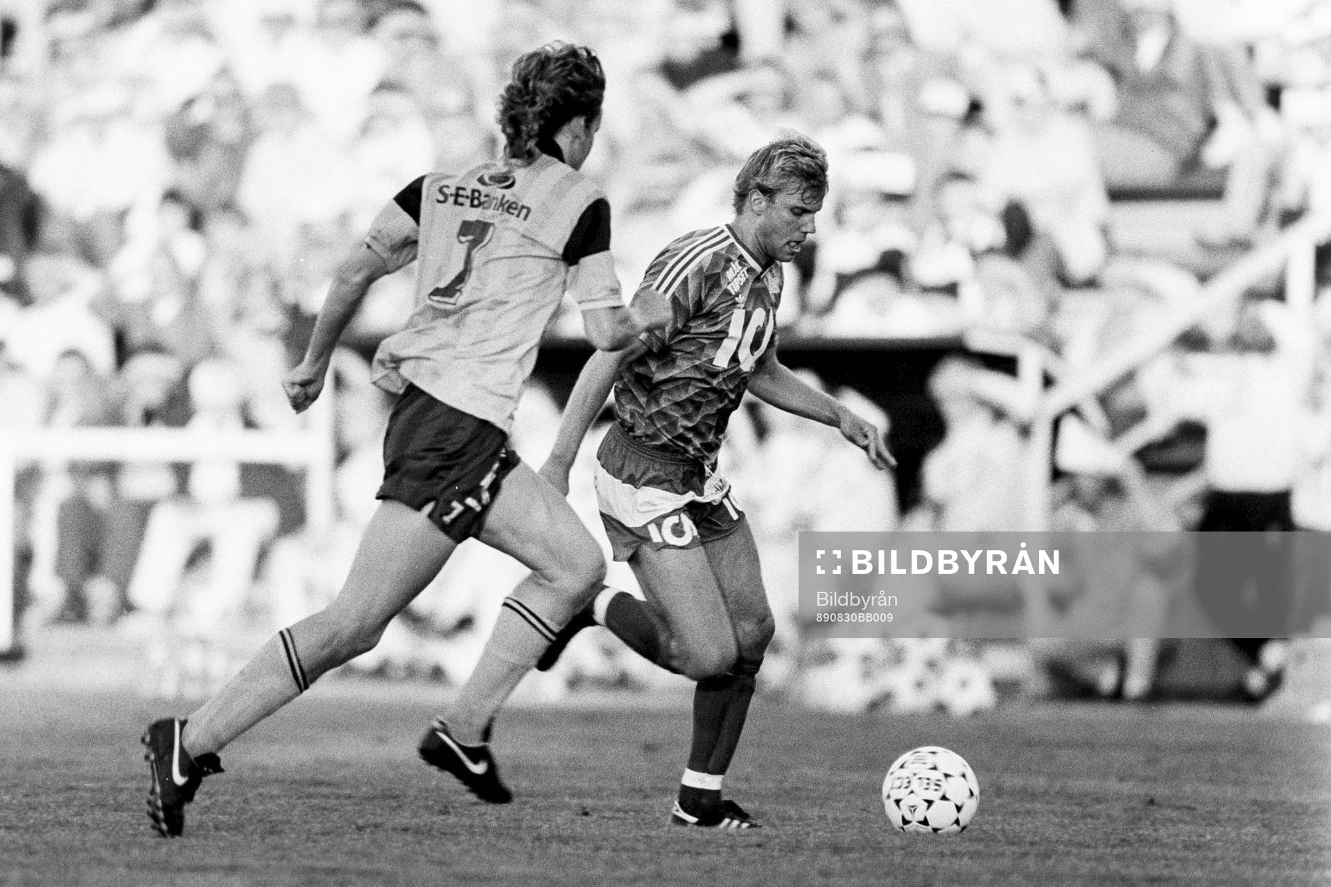 Fotboll, Div 1 Södra, Mjällby - Öster, 2-2: Hans Eklund, Öster med bollen.