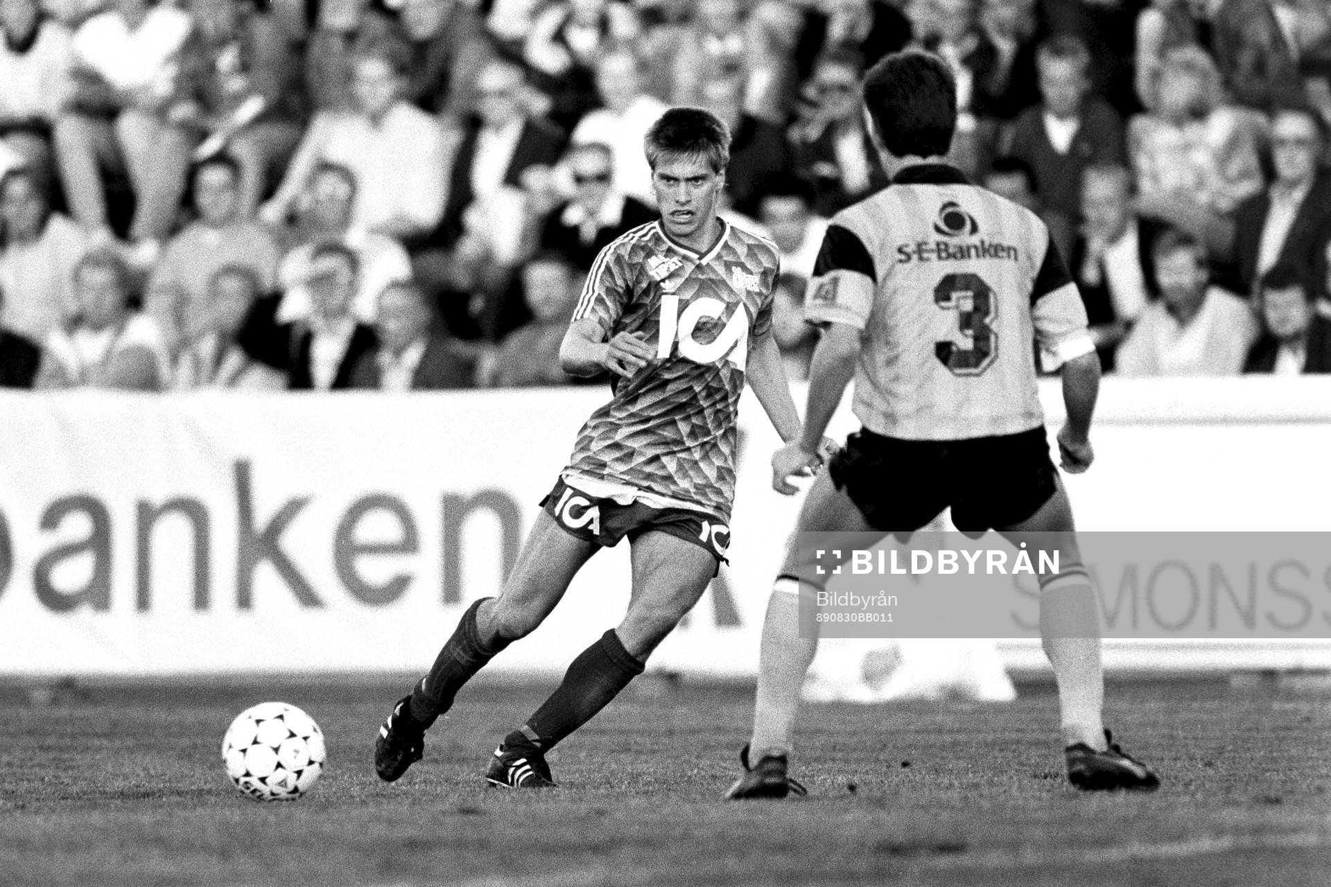Fotboll, Div 1 Södra, Mjällby - Öster, 2-2: Jan Jansson, Öster och Magnus Nilsson, Mjällby.