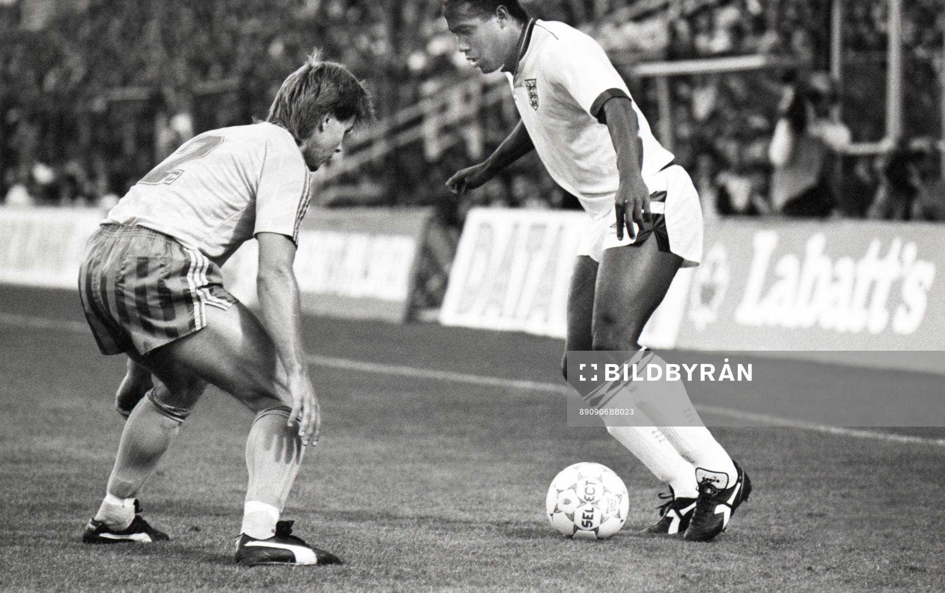 Roland Nilsson, Sverige och John Barnes, England