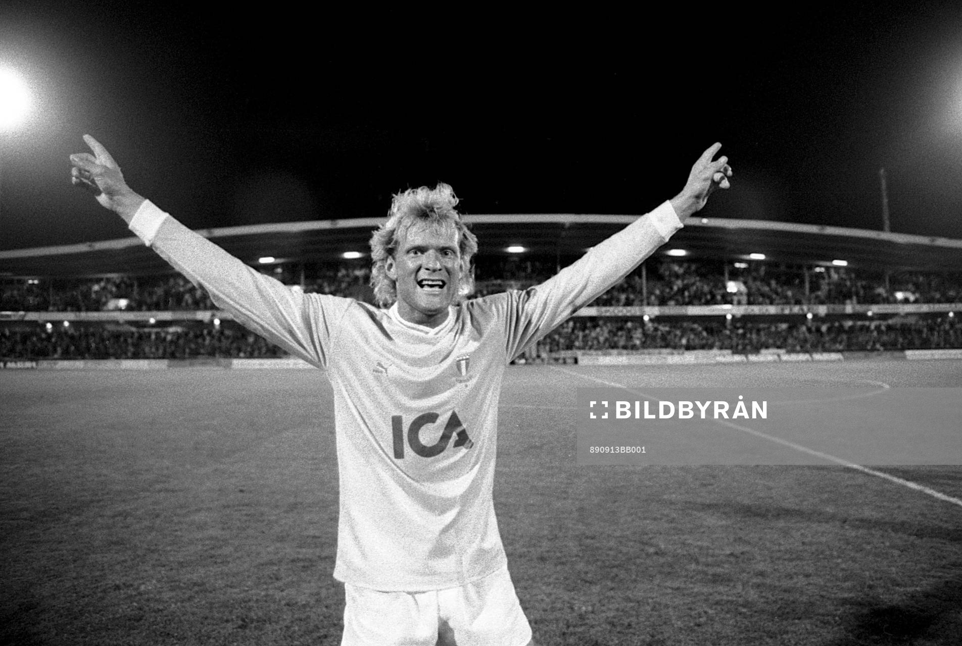 Matchhjälten Håkan Lindman jublar