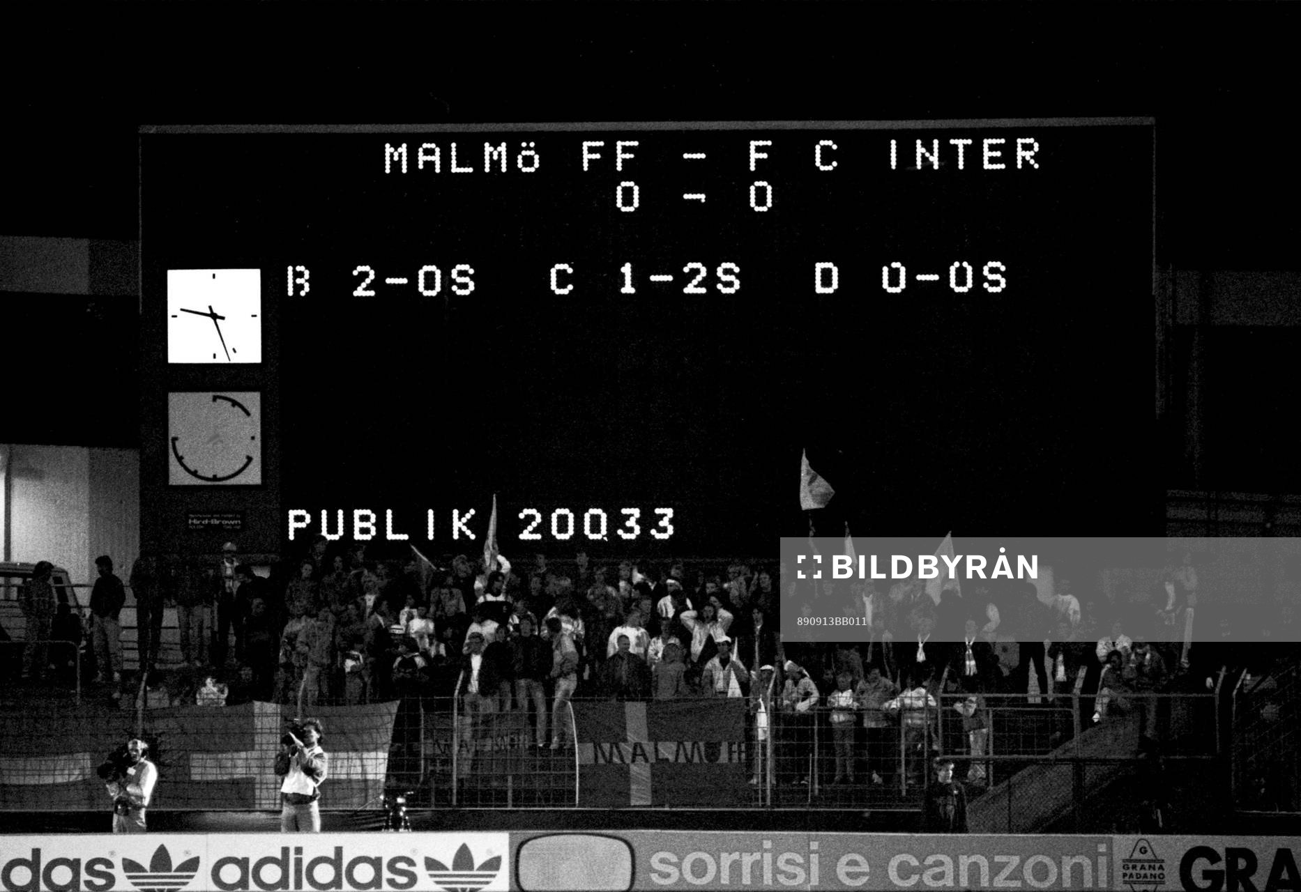 Resultattavlan på Malmö Stadion med publiksiffran