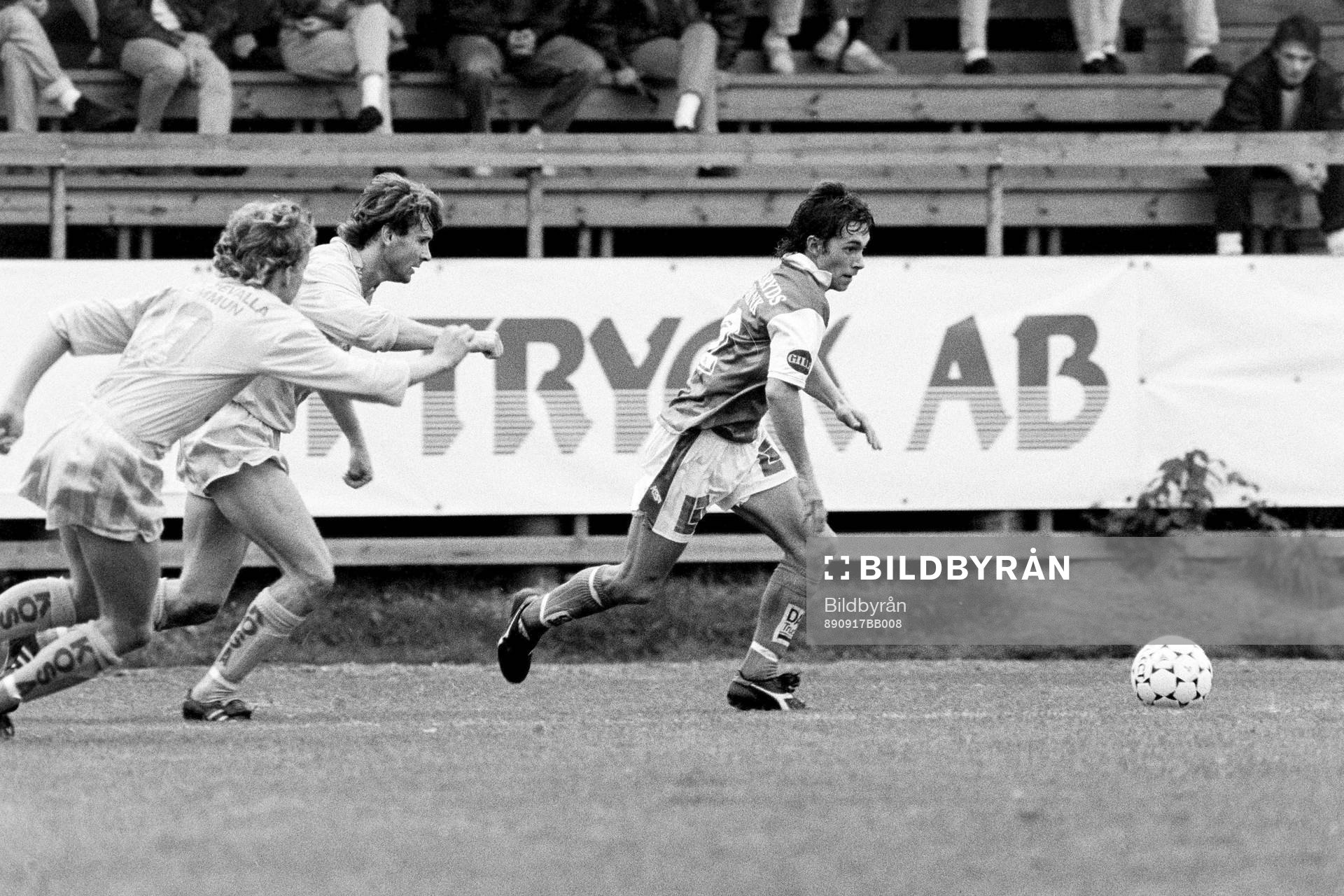 Fotboll, Div 1 Södra, Markaryd - Oddevold, 5-1: Mikael Broman, Markaryd med bollen.