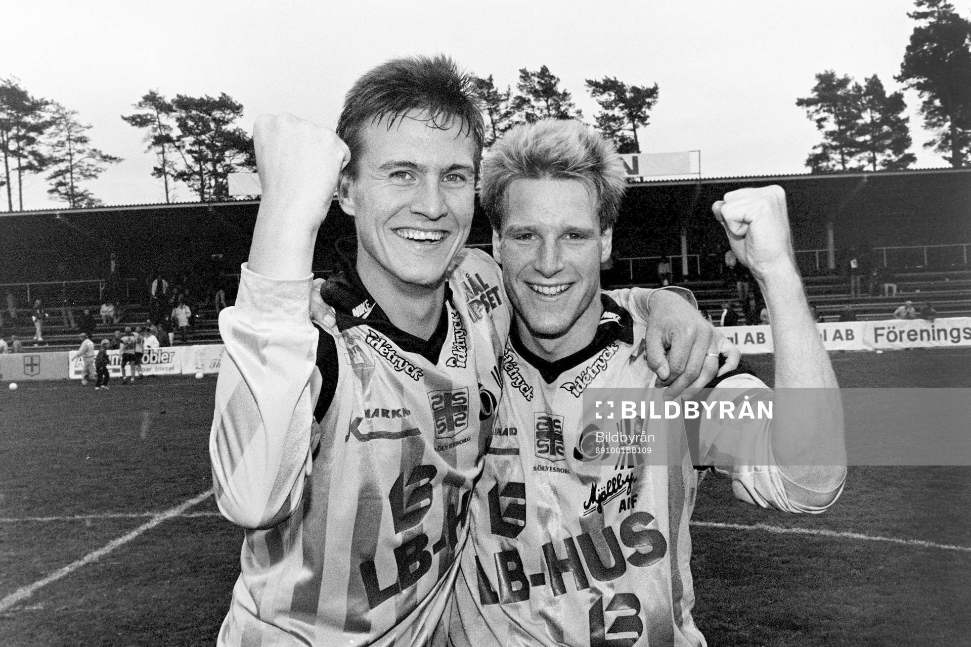Mjällbys målskyttar Per Harrysson och Thomas Andersson