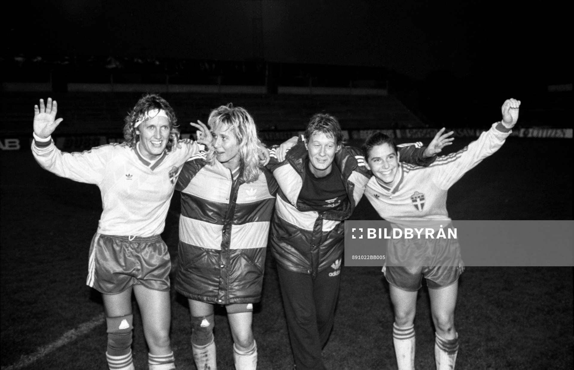  Glada svenskor efter matchen. Fr. v Marie Karlsson, Eleonor Hultin, Pia Carlsson och Susanne Hedberg.