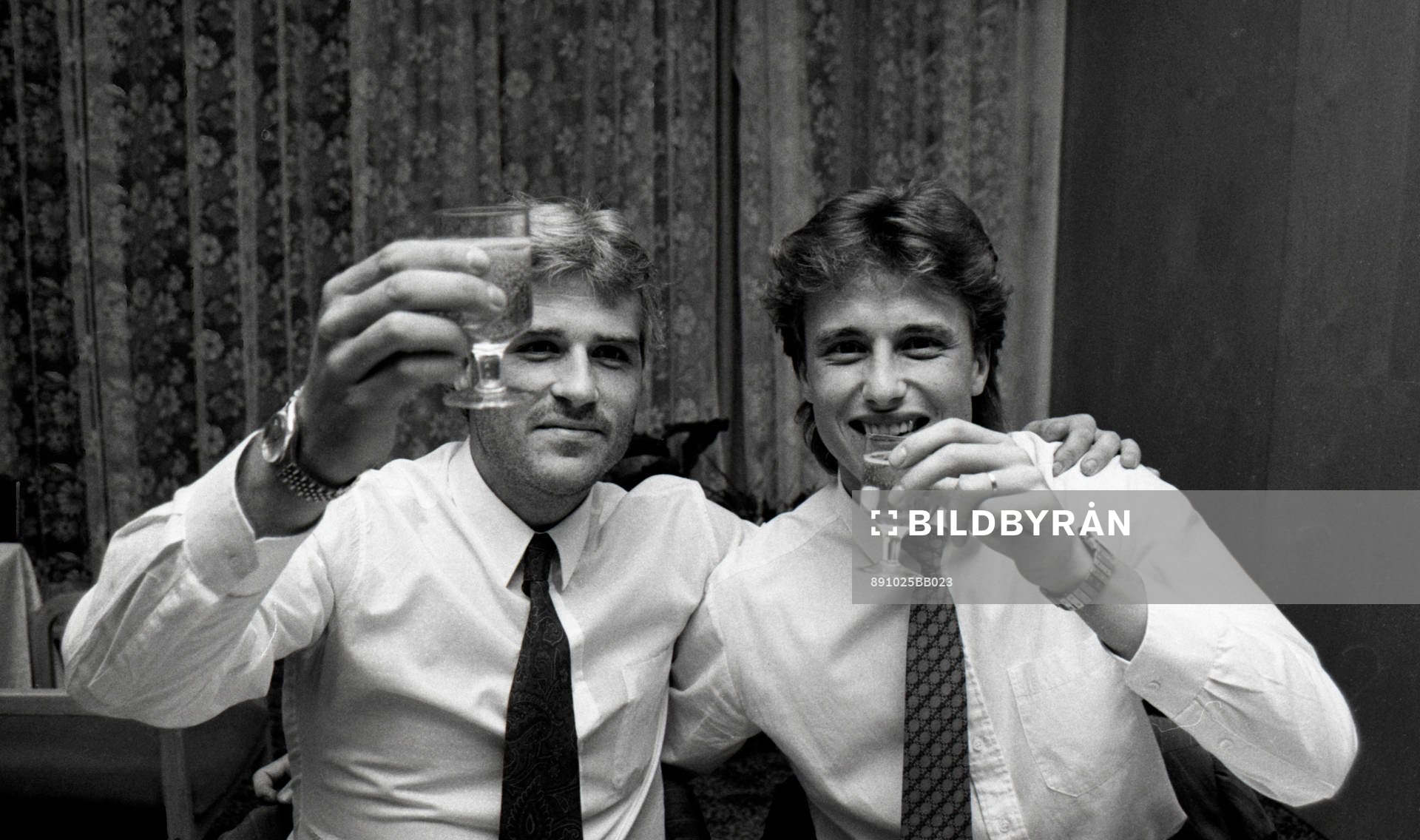 Glenn Hysén och Roger Ljung firar