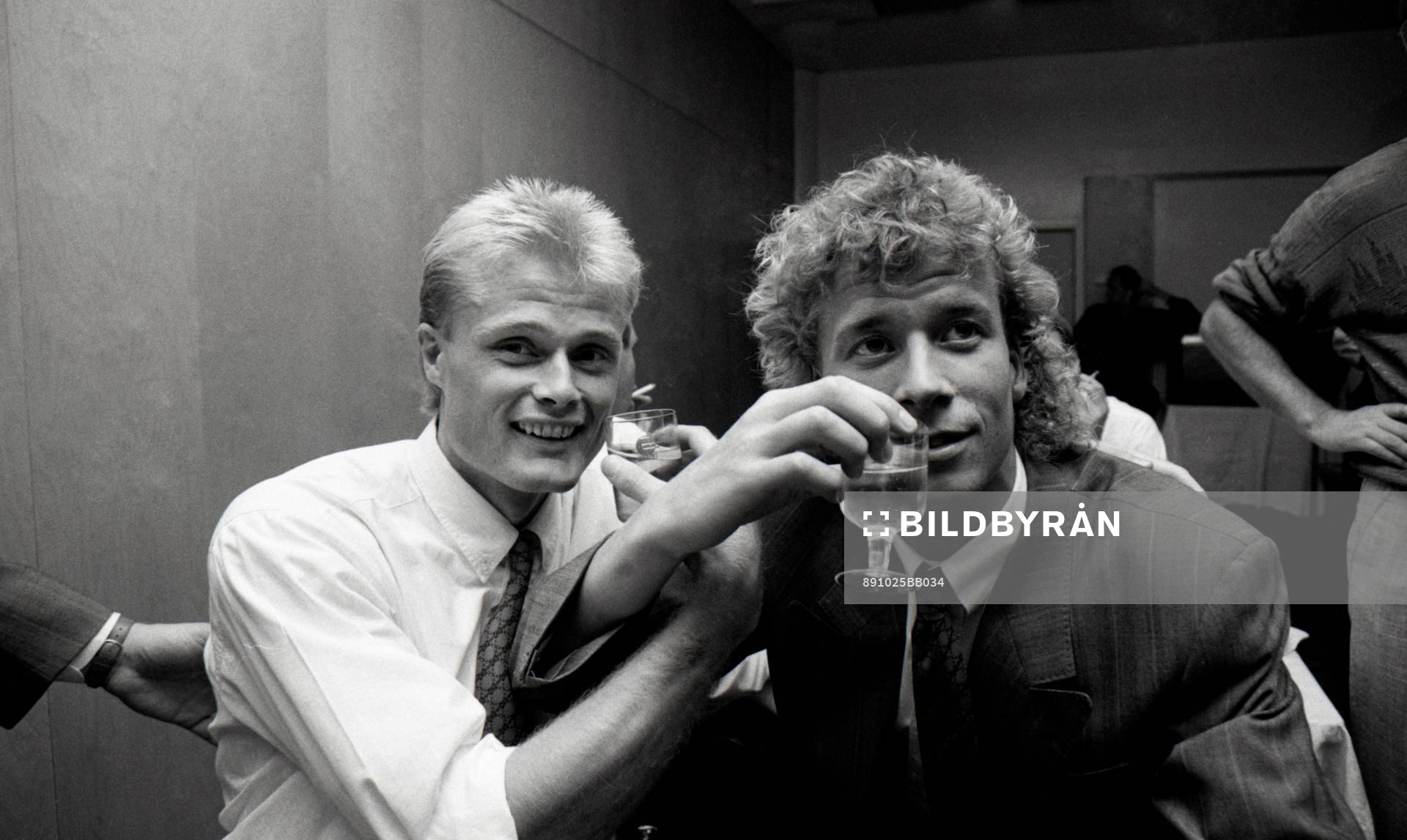 Peter Larsson och Johnny Ekström, Sverige, firar
