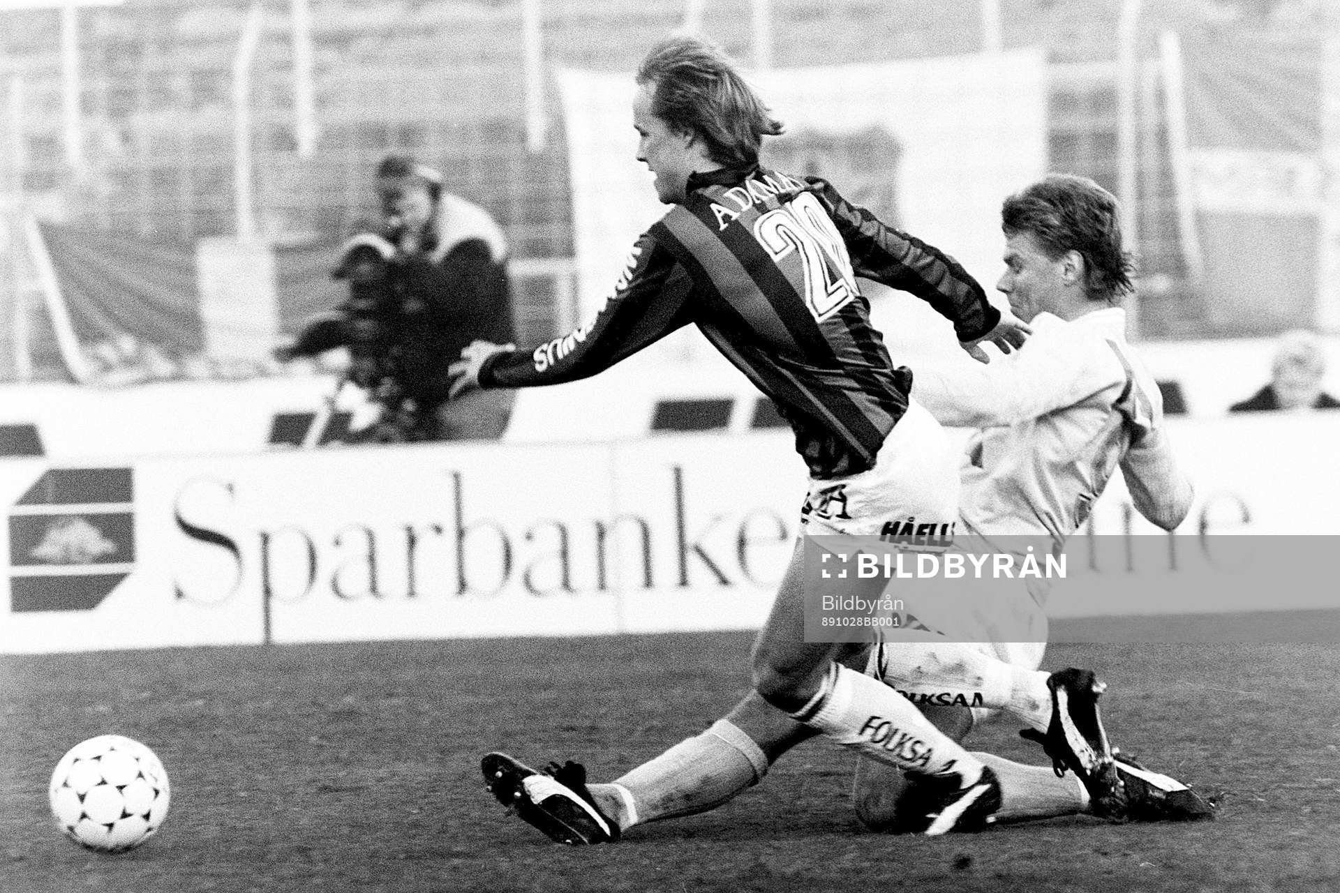 Joakim Nilsson, Malmö glidtacklar Mikael Göransson, Gais
