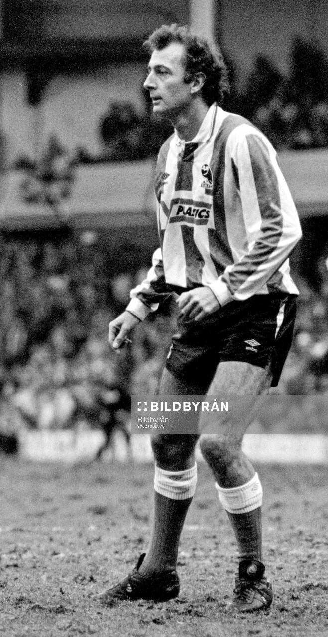 Football, Barclays League Division 1, England 1989-1990, Aston Villa - Sheffield Wednesday: Trevor Francis of Sheffield Wednesday.