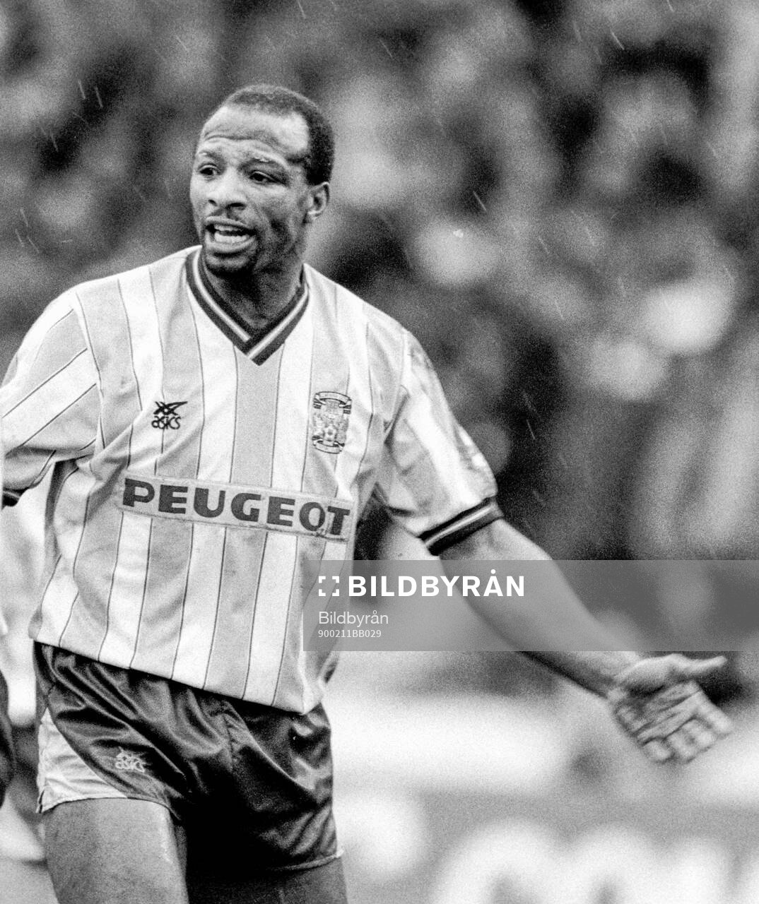 Football, League Cup, England 1989-1990, Semifinal, Nottingham Forest - Coventry: Cyrille Regis of Coventry.