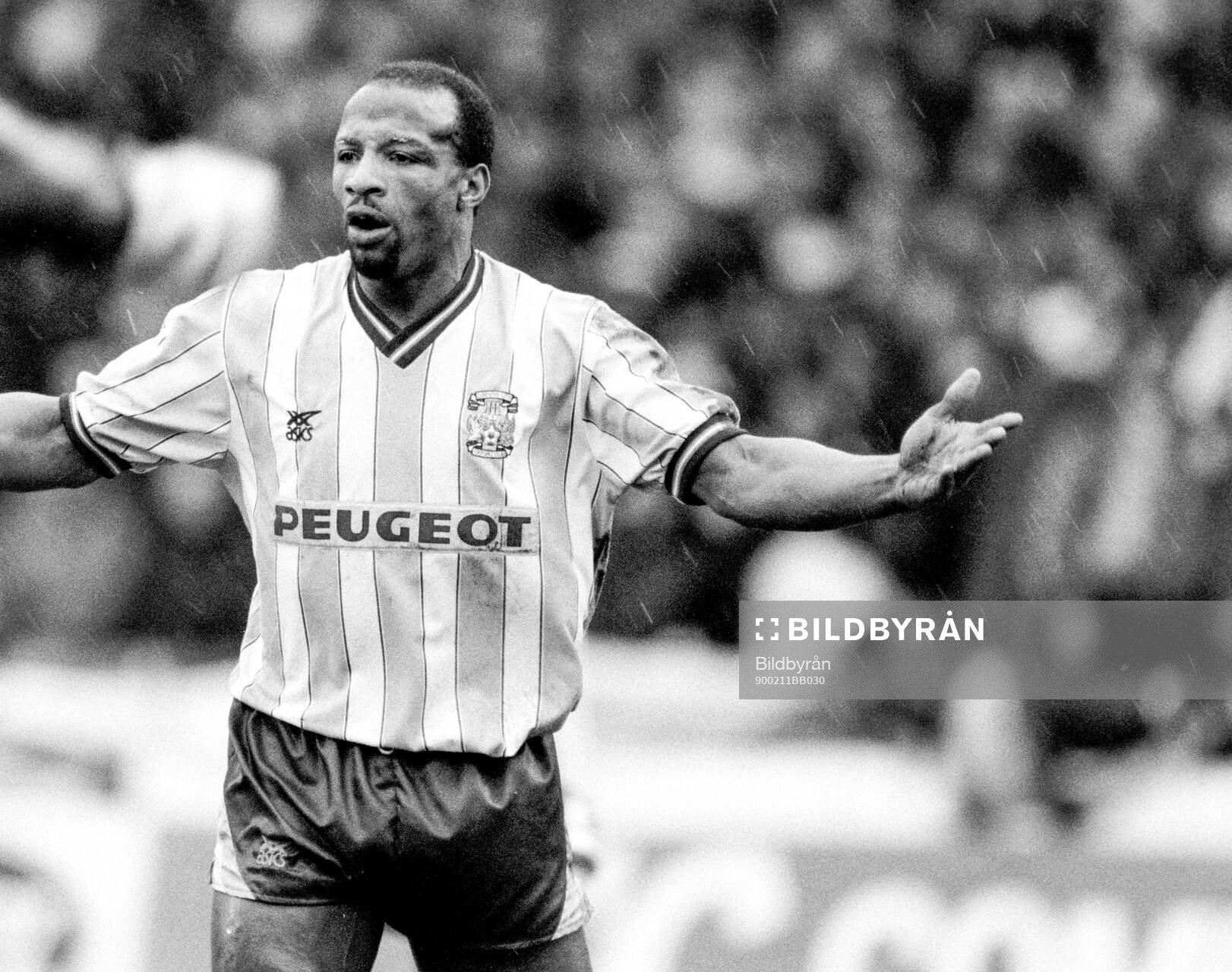 Football, League Cup, England 1989-1990, Semifinal, Nottingham Forest - Coventry: Cyrille Regis of Coventry.