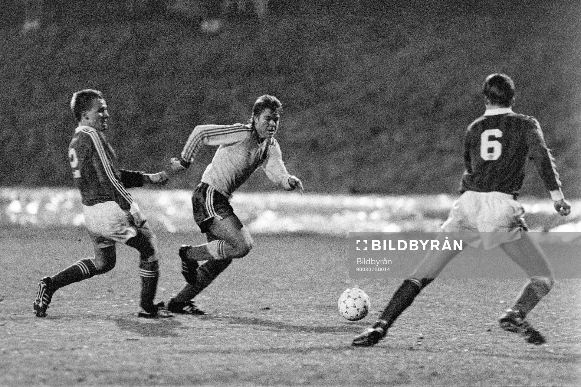 Fotboll, OS-Landslaget, Sverige - Finland, 3-1: Tomas Brolin, Sverige.
