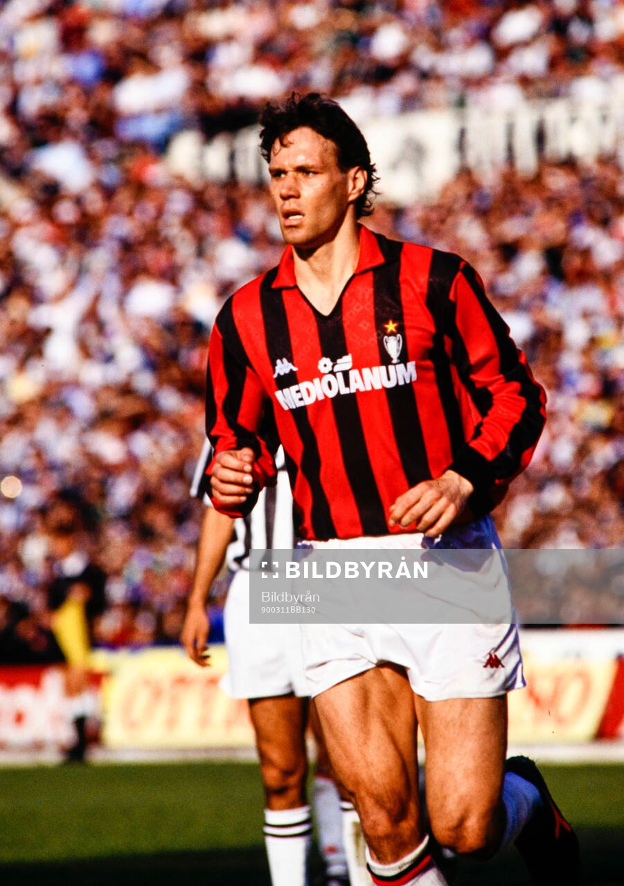 Football, Serie A, Juventus - Milan: Milans Marco van Basten.